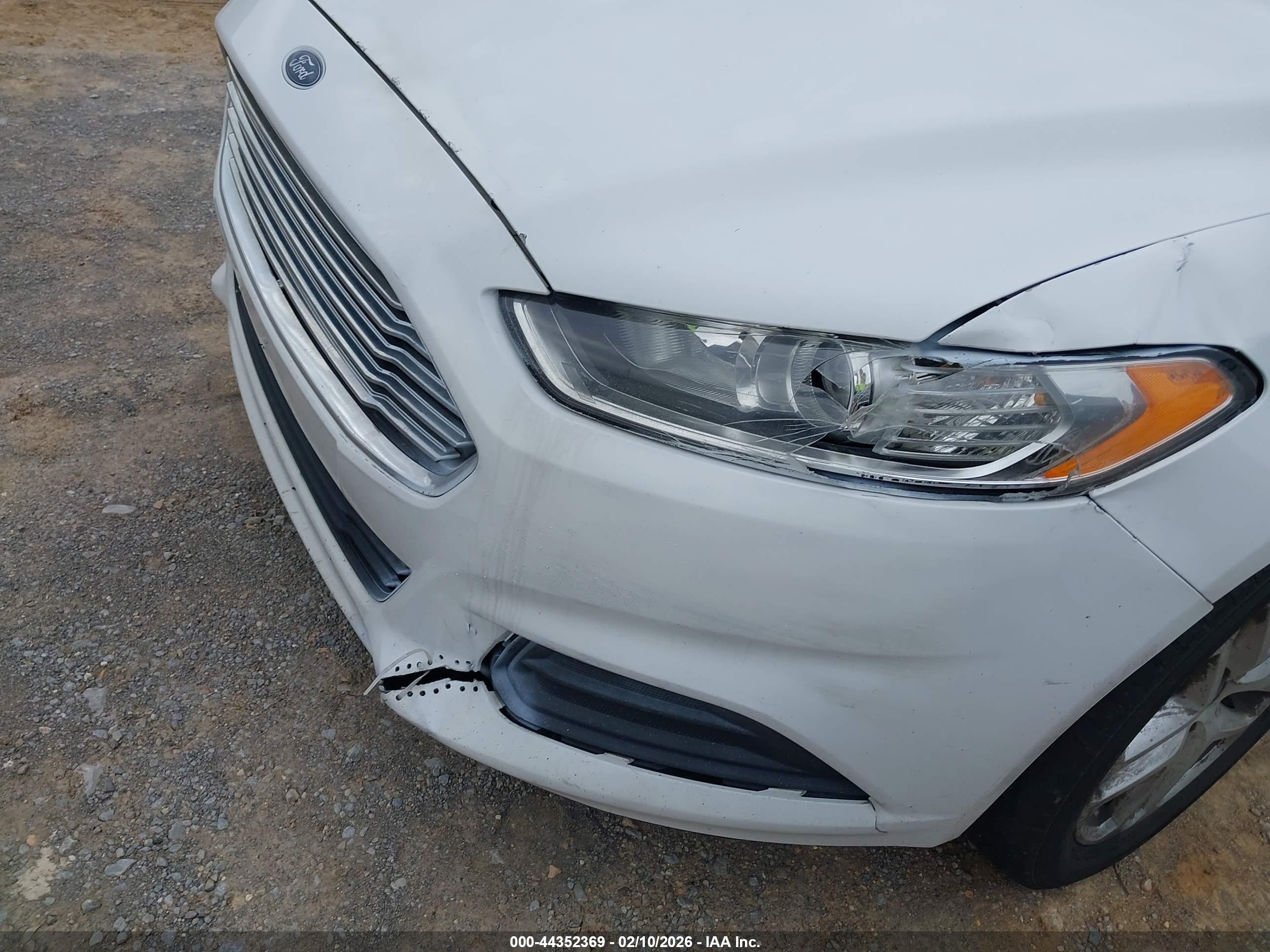 FORD FUSION image 6