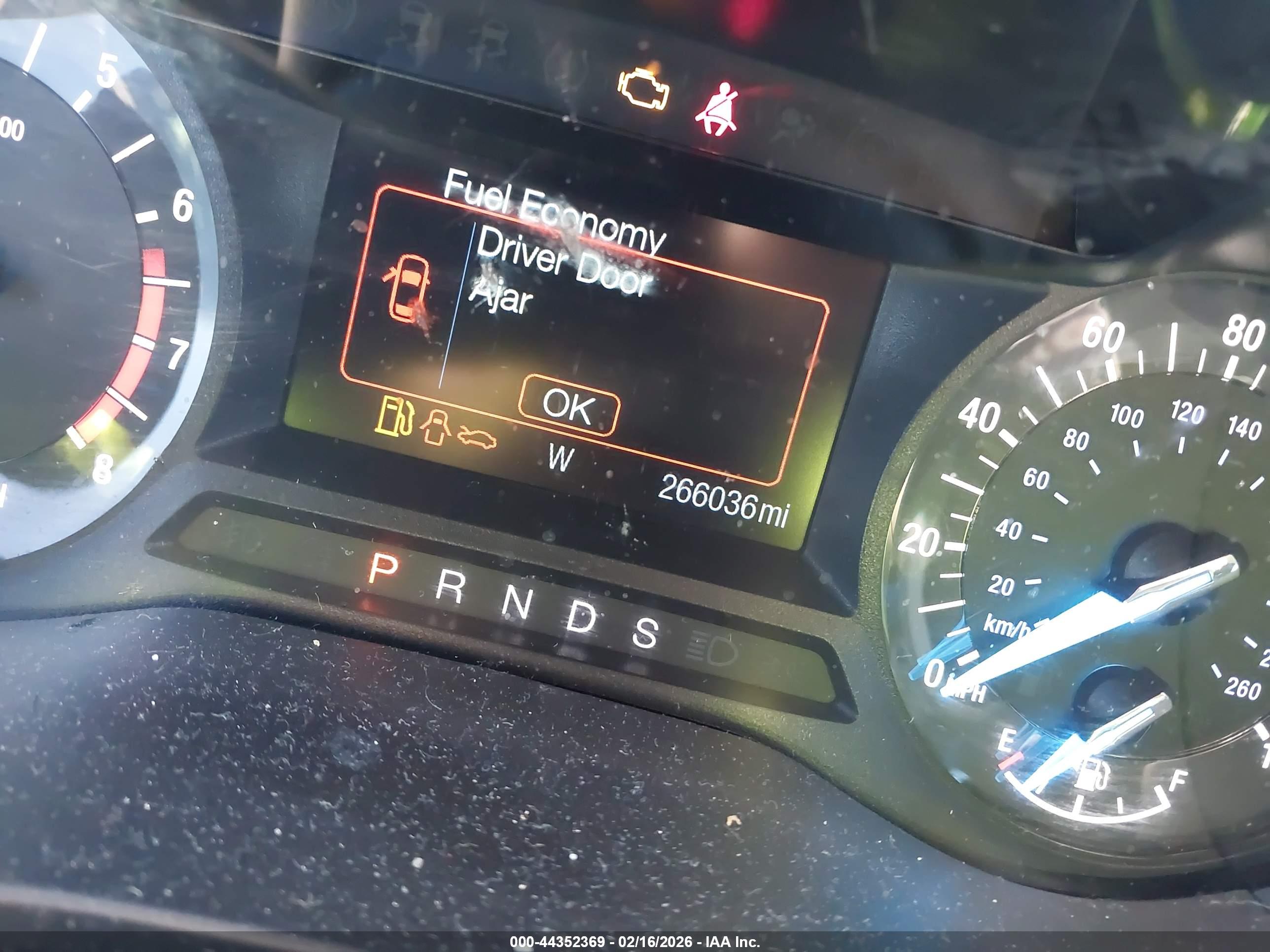 FORD FUSION image 7