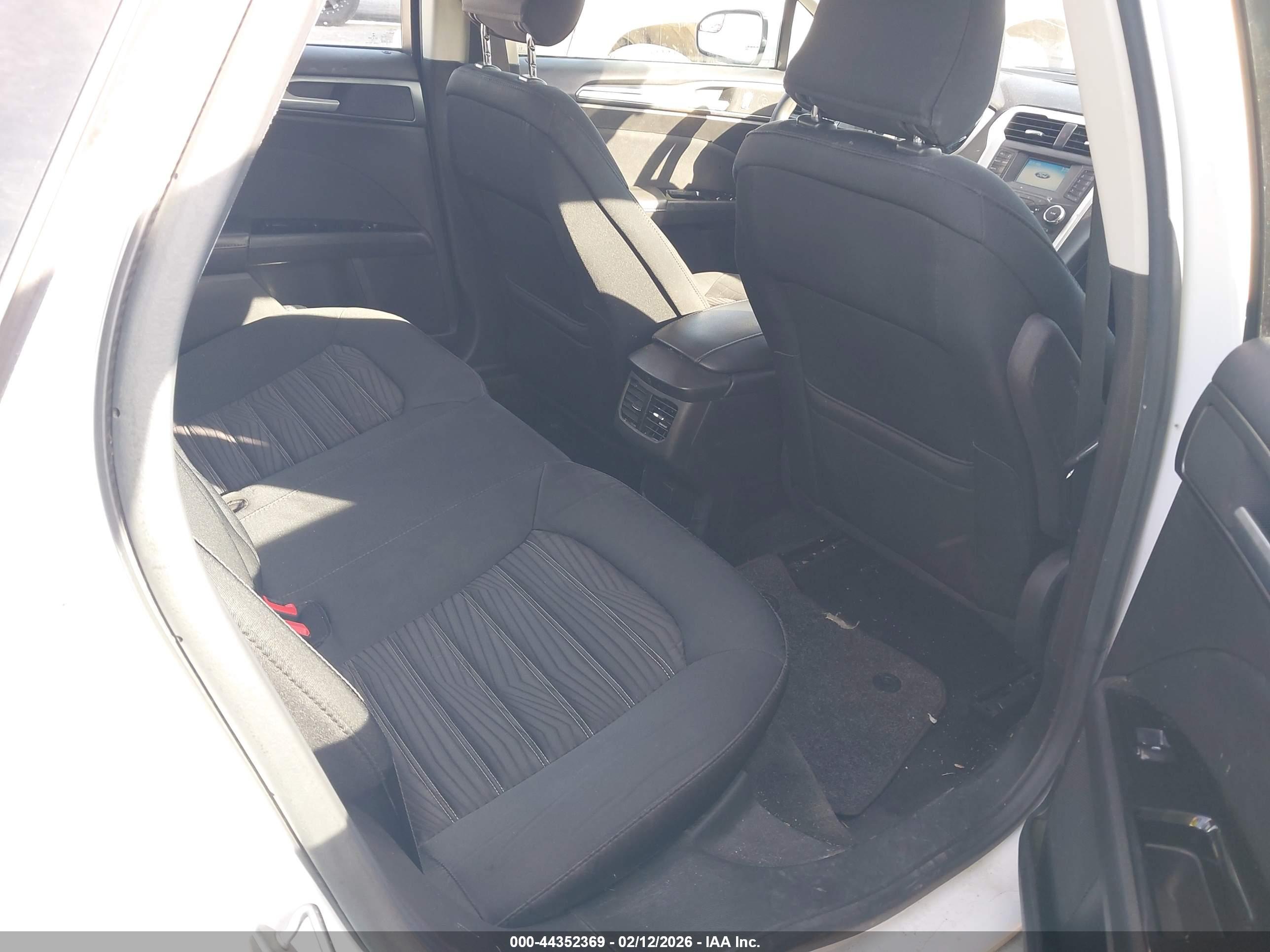 FORD FUSION image 8