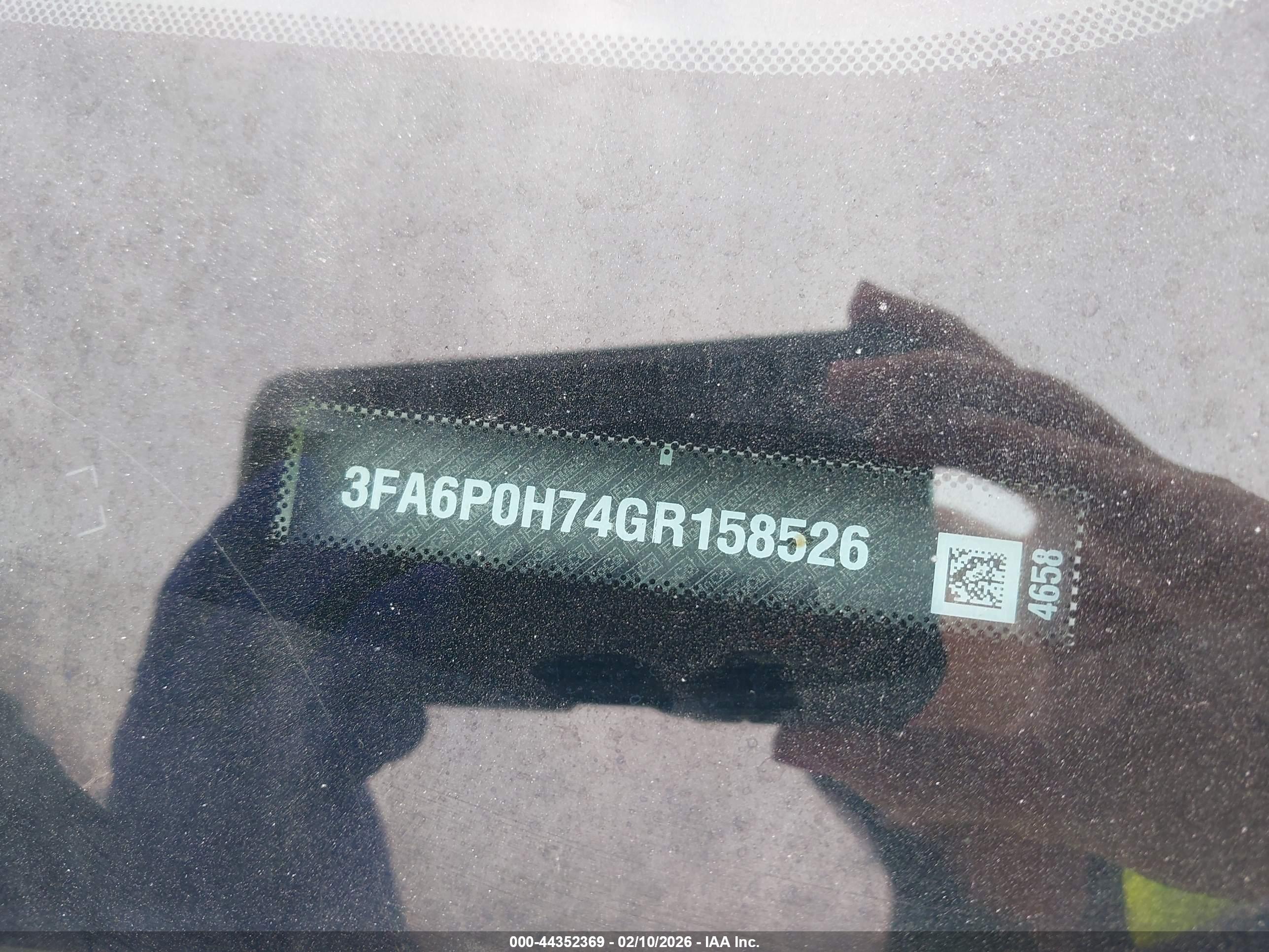 FORD FUSION image 9