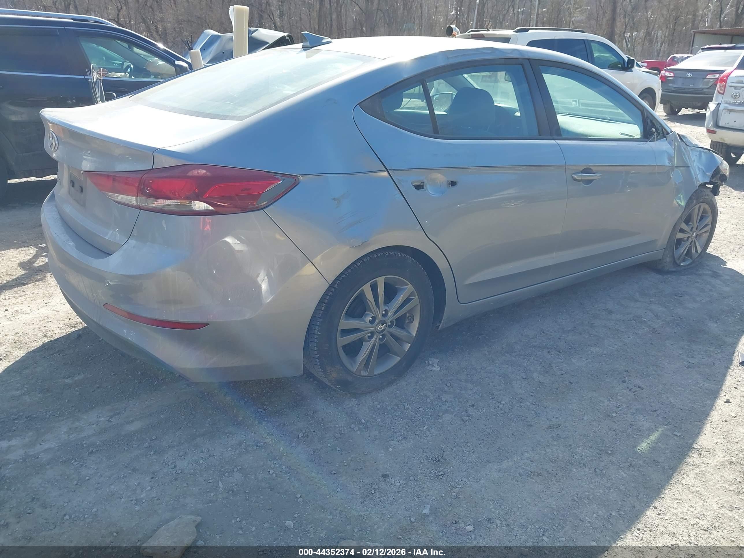 HYUNDAI ELANTRA image 4