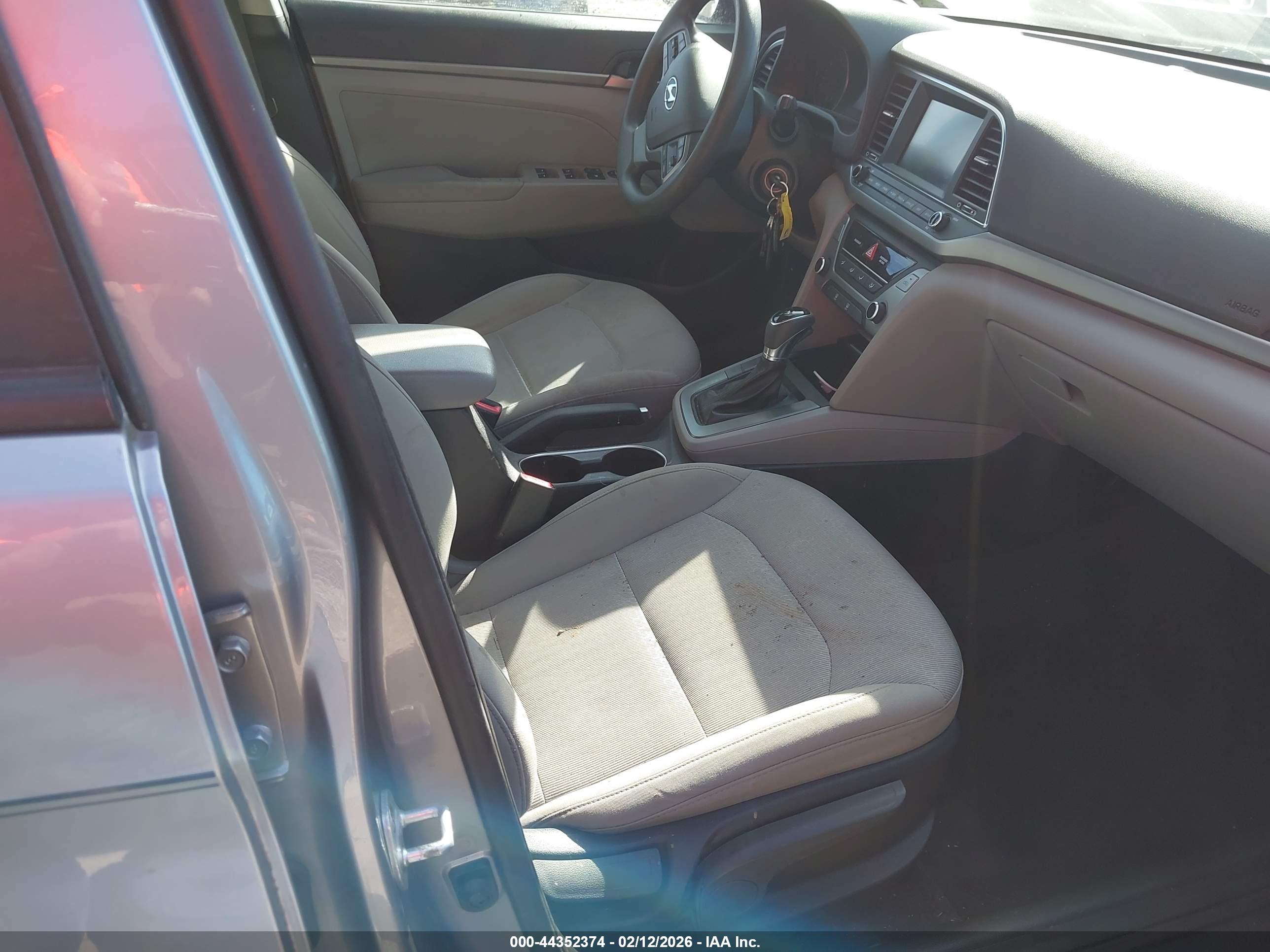 HYUNDAI ELANTRA image 5