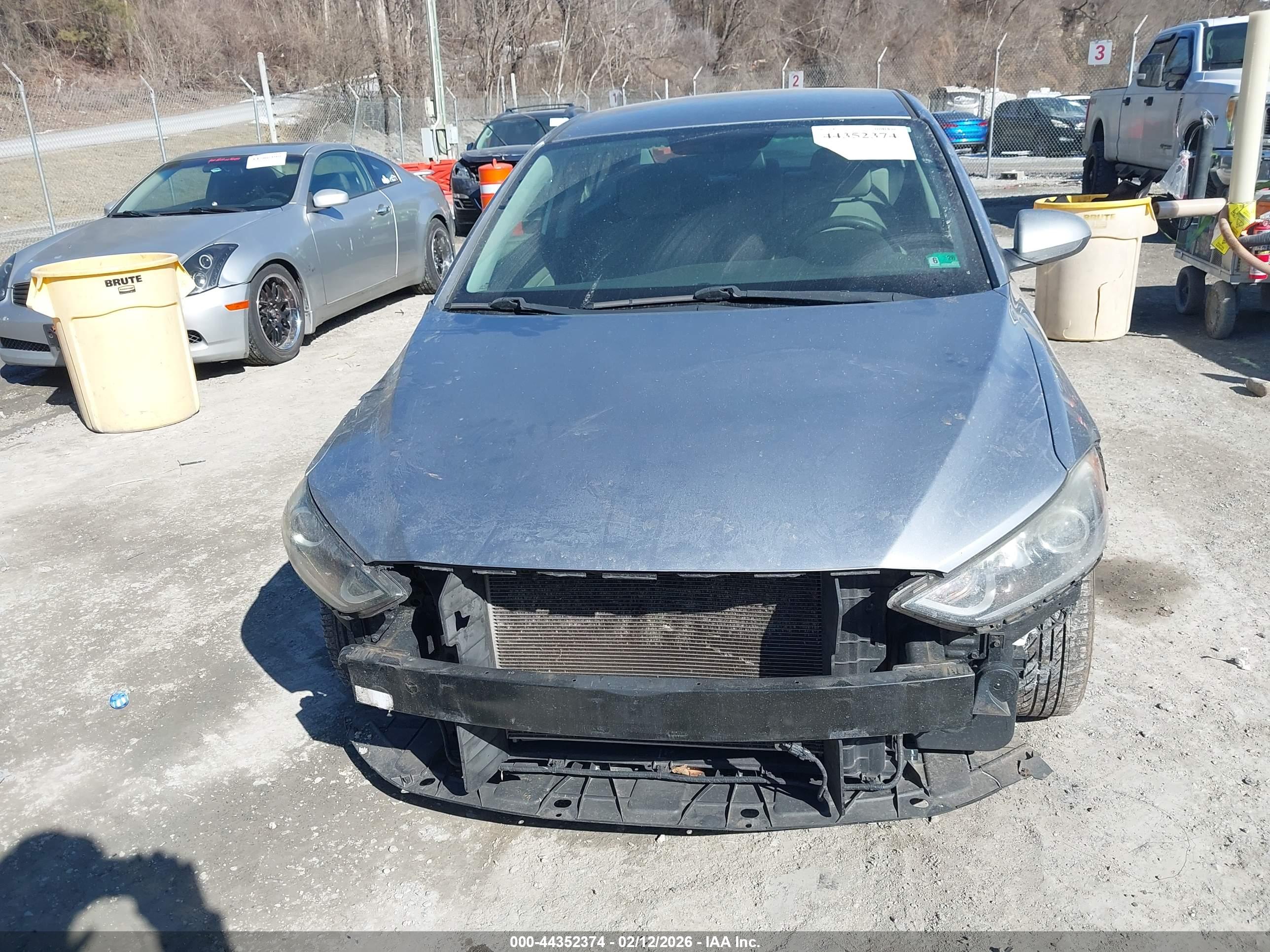 HYUNDAI ELANTRA image 6