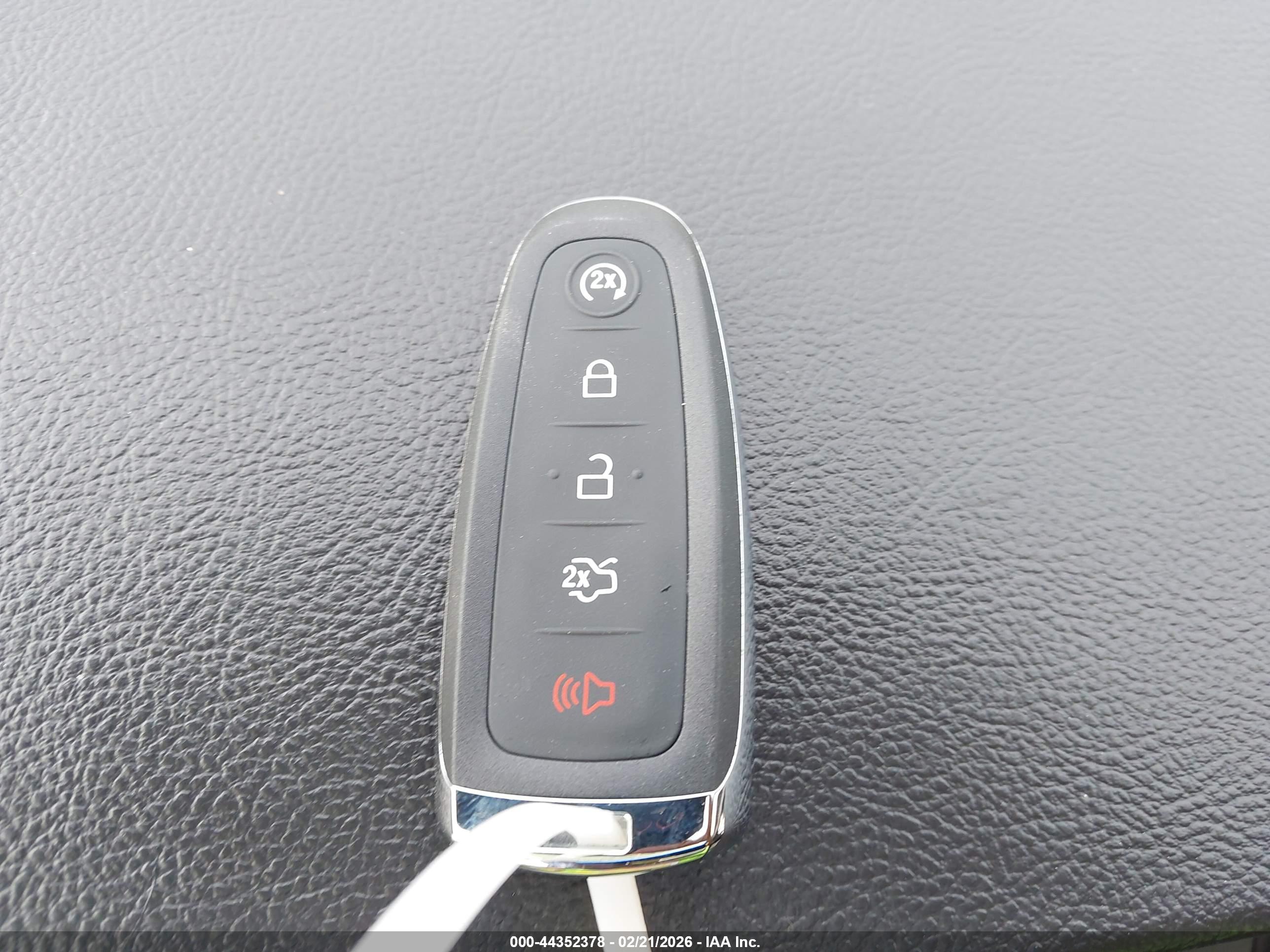 FORD TAURUS image 11