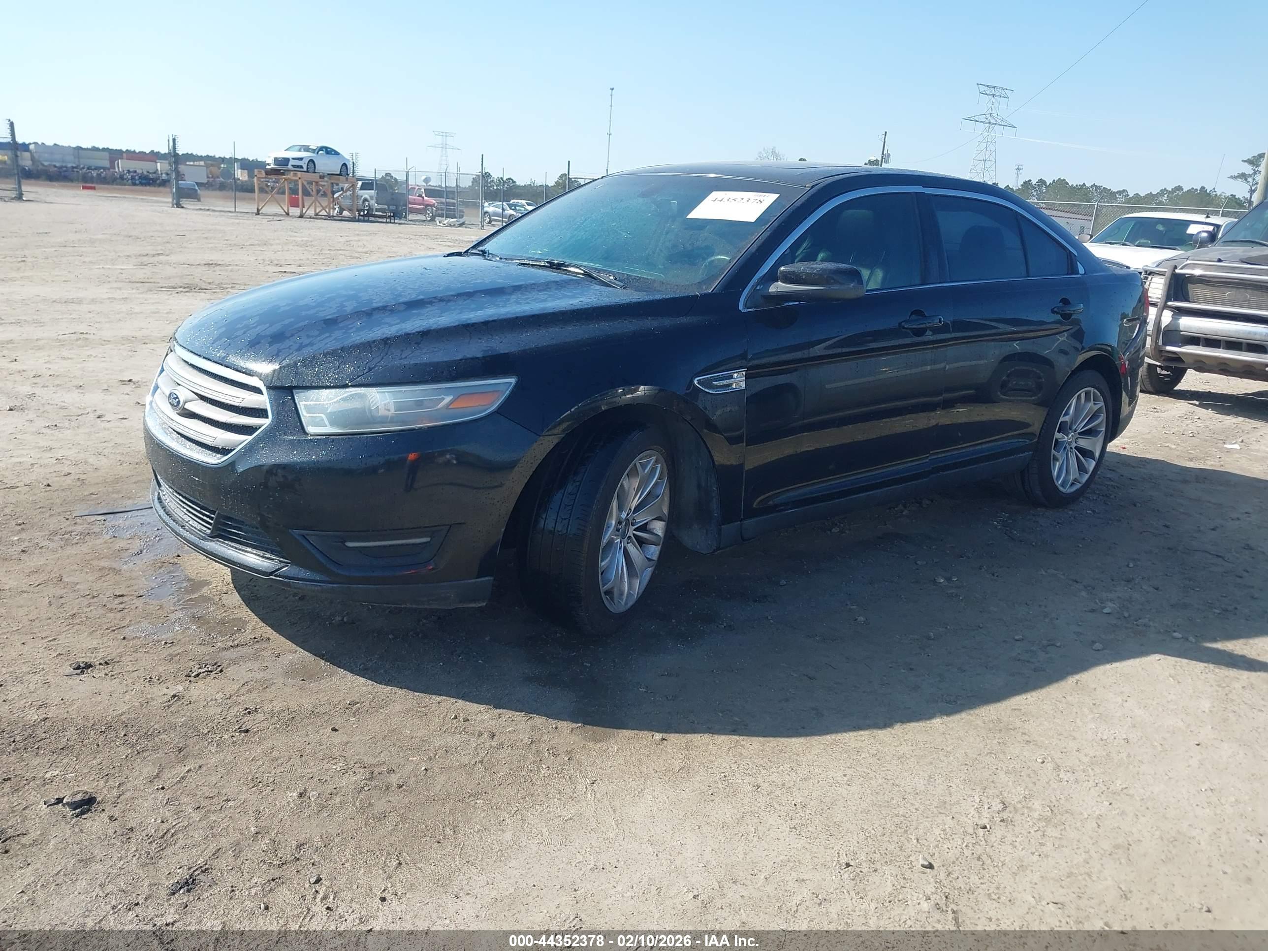 FORD TAURUS image 2