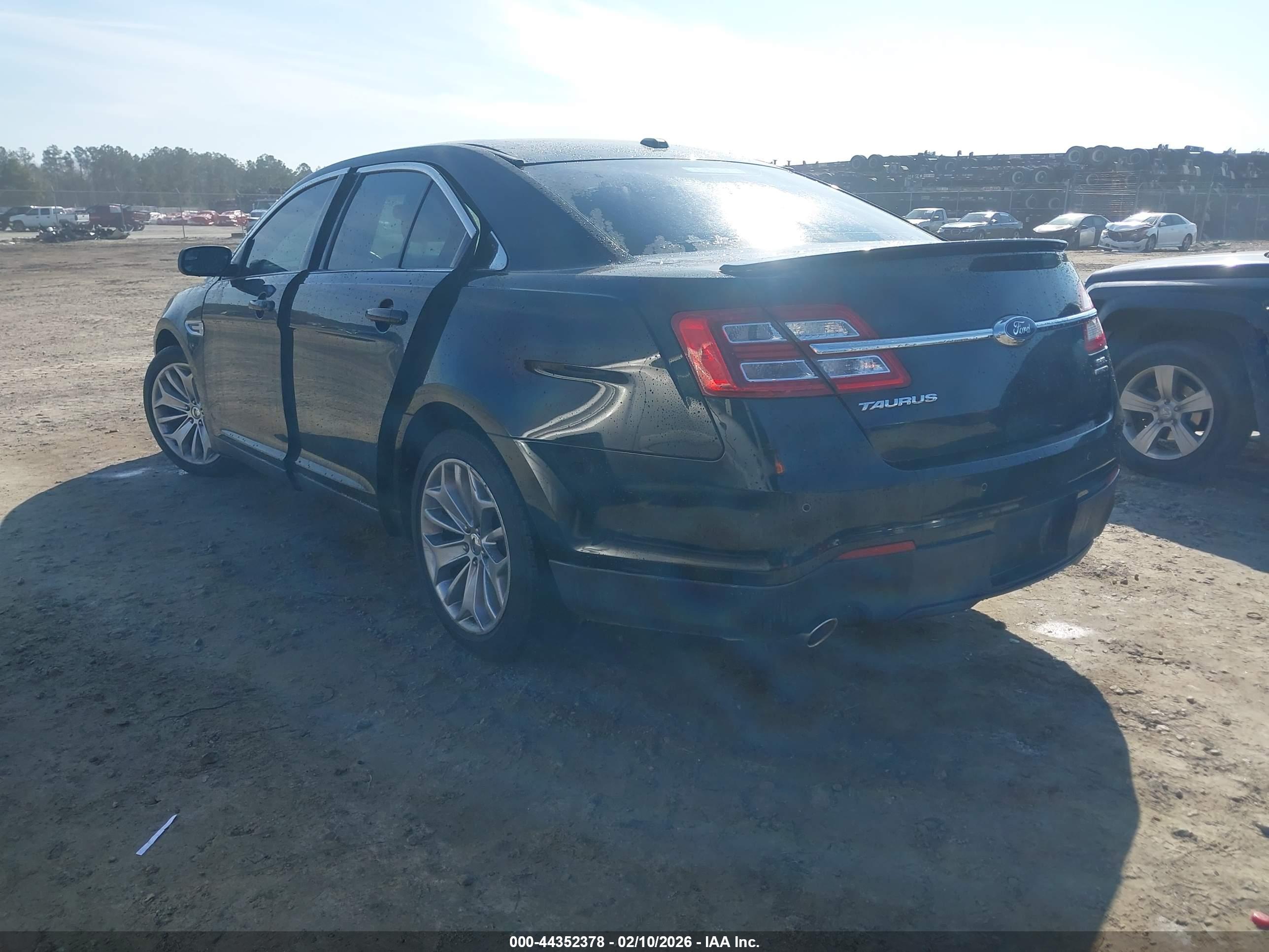 FORD TAURUS image 3