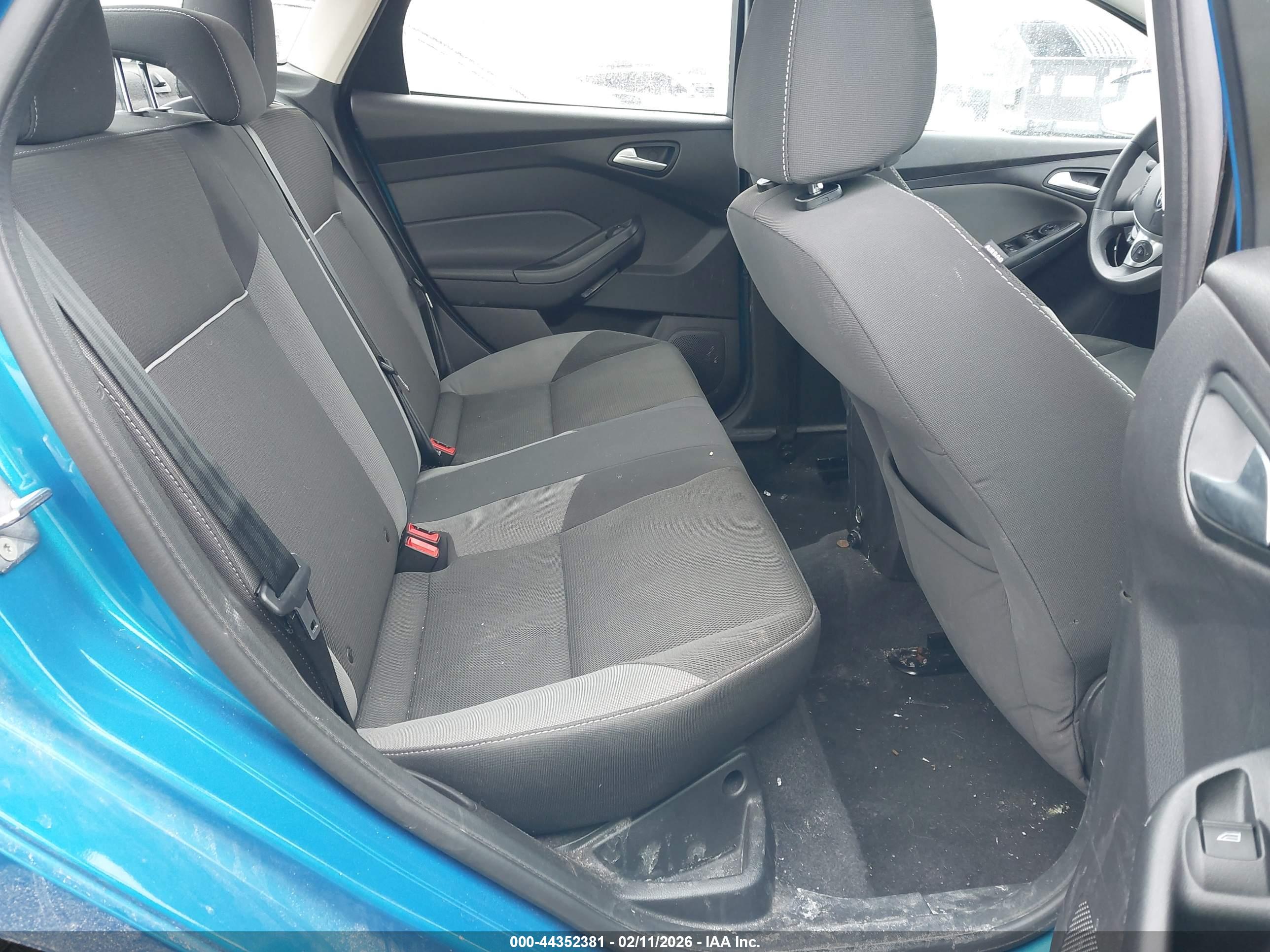 FORD FOCUS image 8