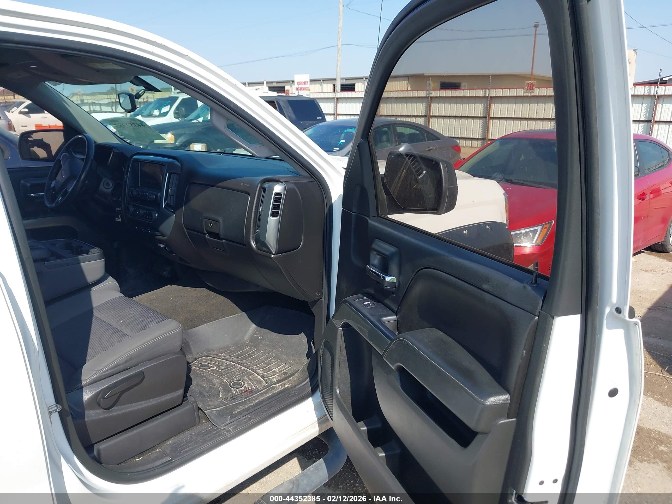 CHEVROLET SILVERADO image 5