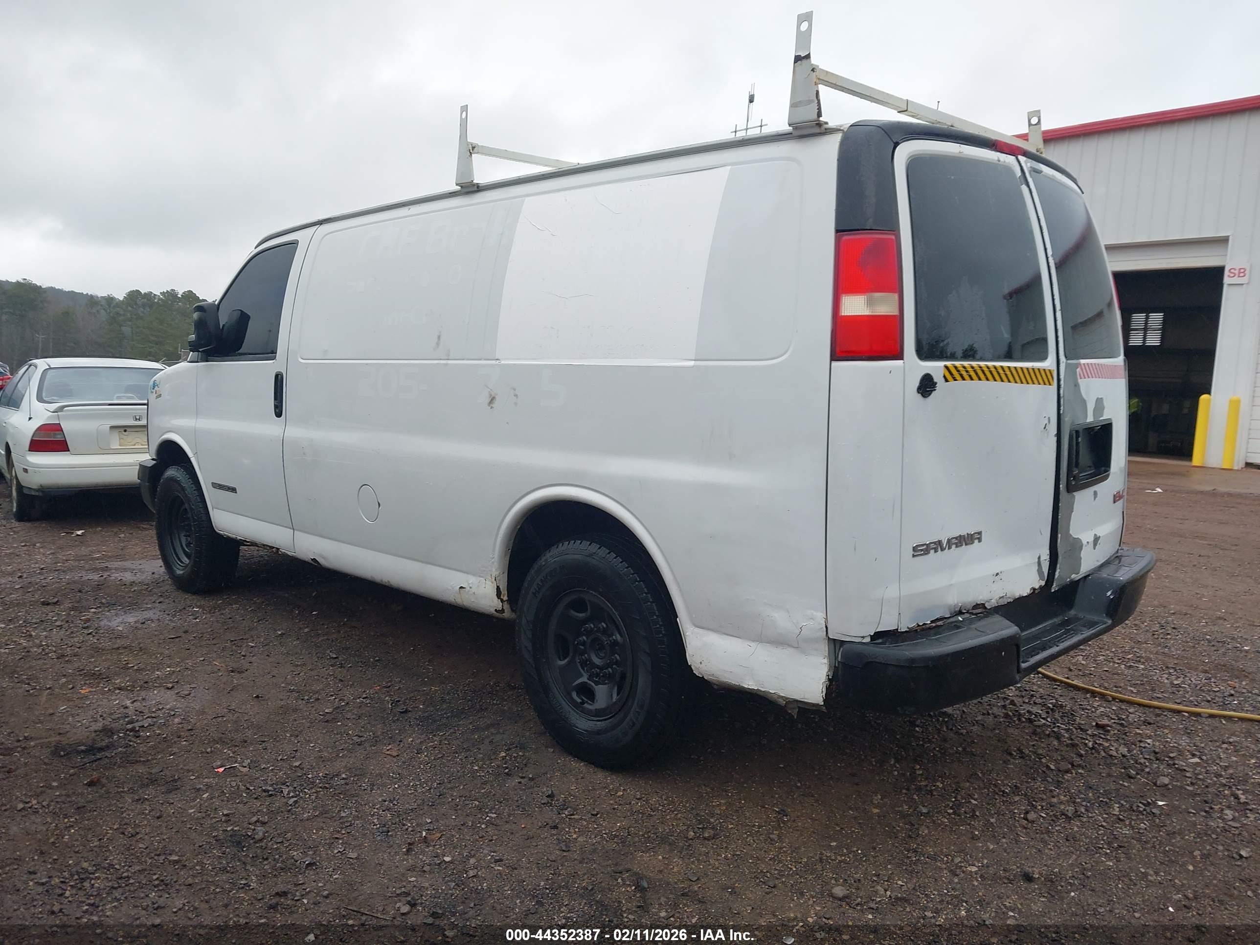 GMC SAVANA image 3
