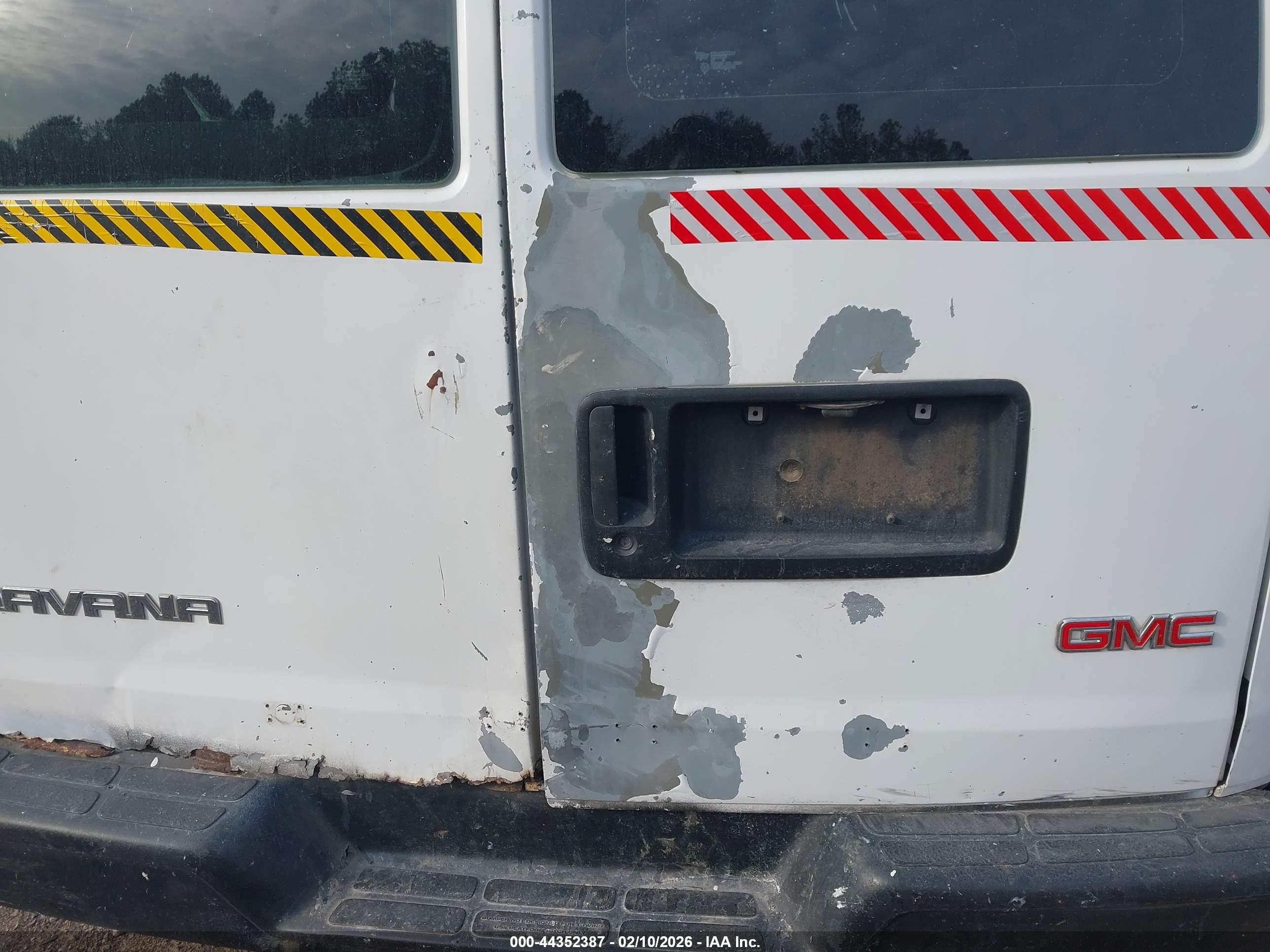 GMC SAVANA image 6