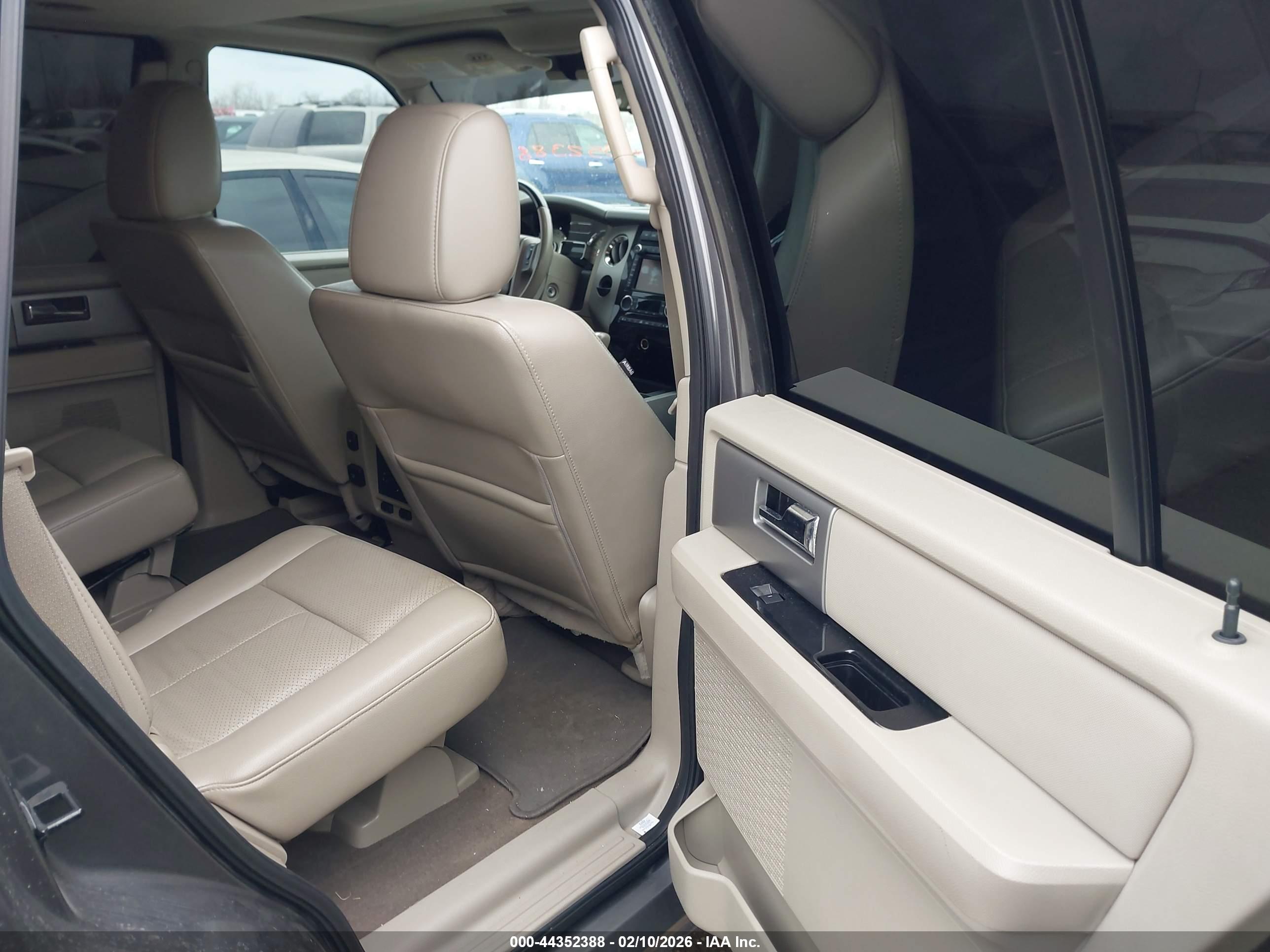 FORD EXPEDITION image 8