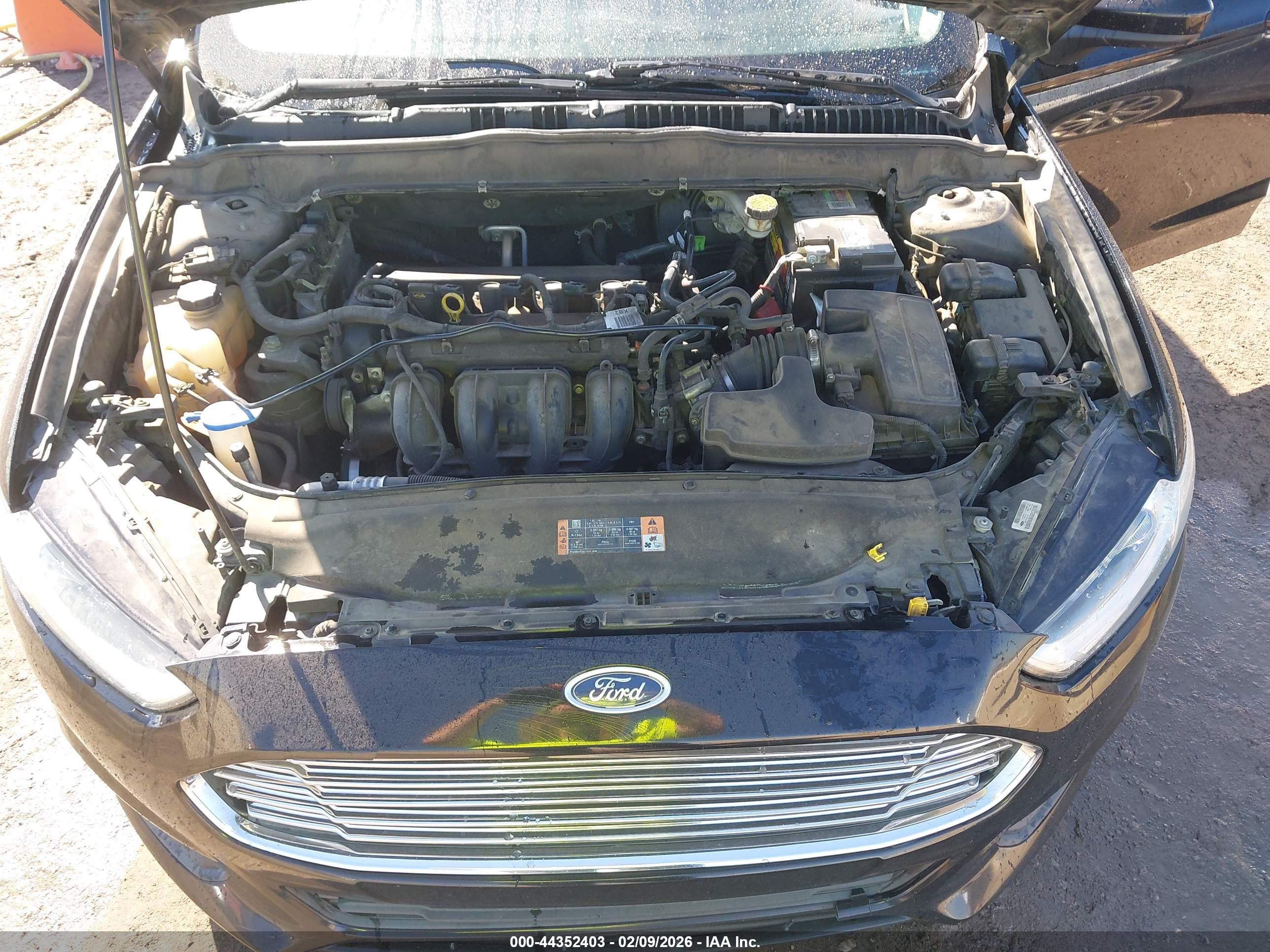 FORD FUSION image 10