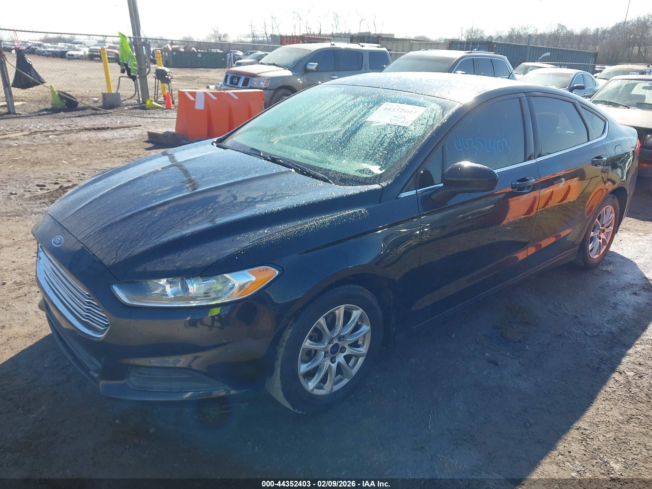 FORD FUSION image 6