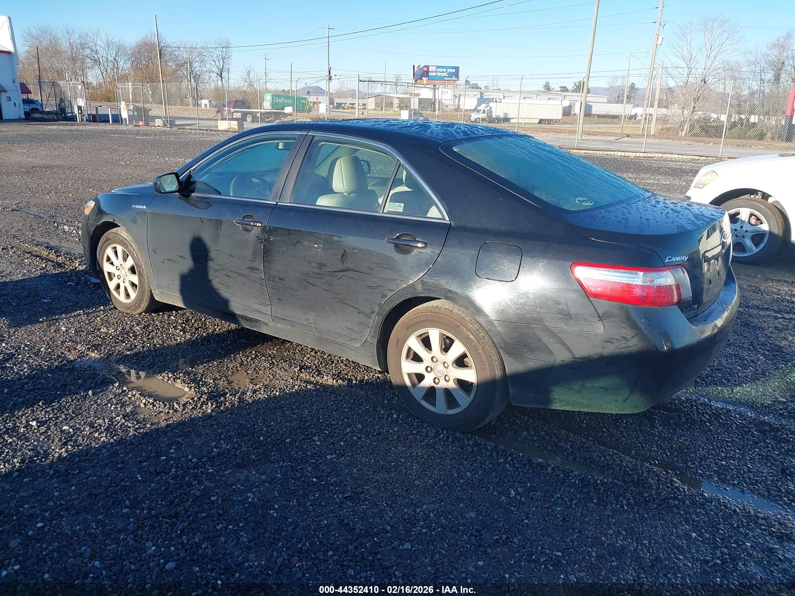 TOYOTA CAMRY image 3