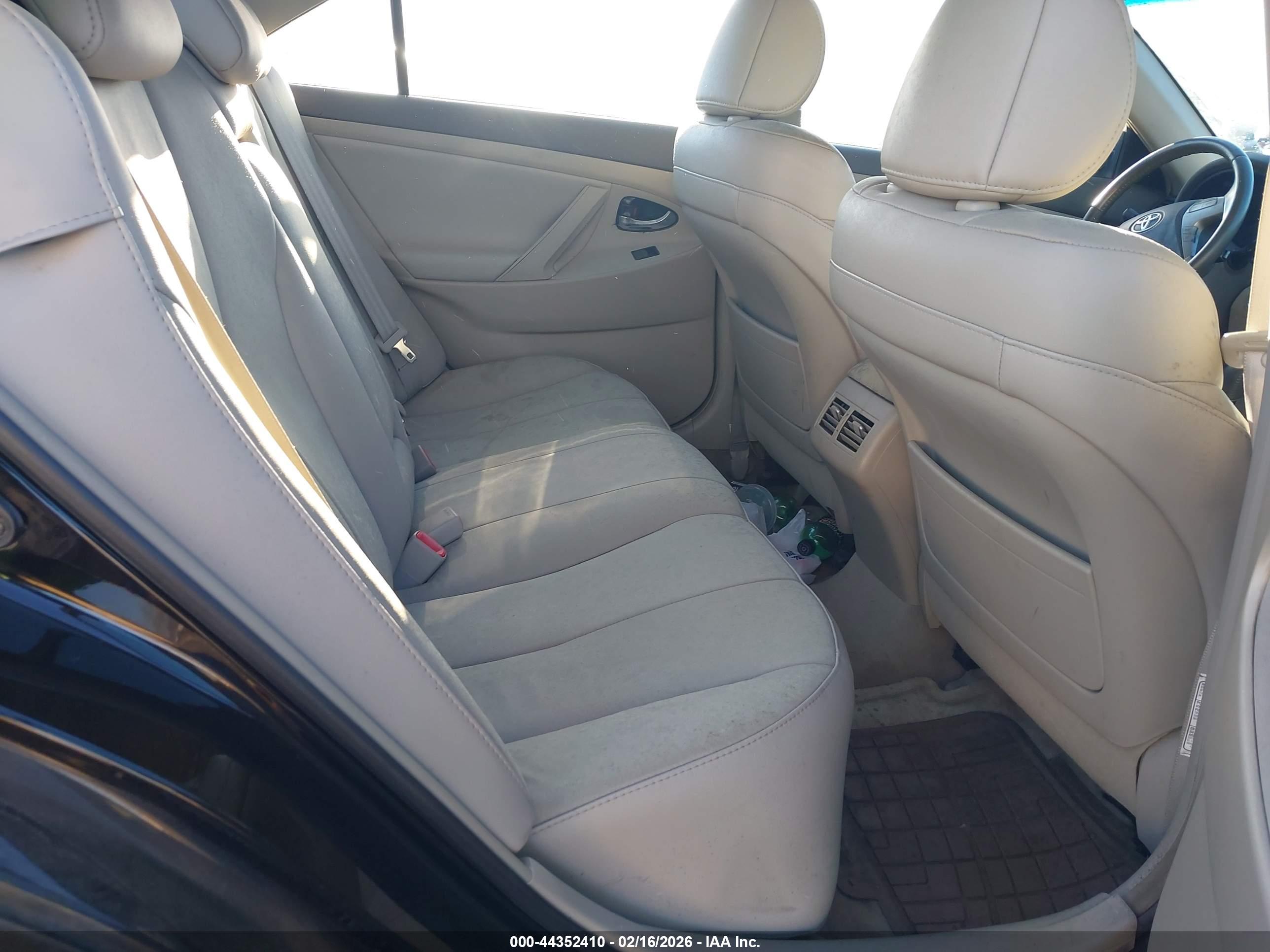TOYOTA CAMRY image 8