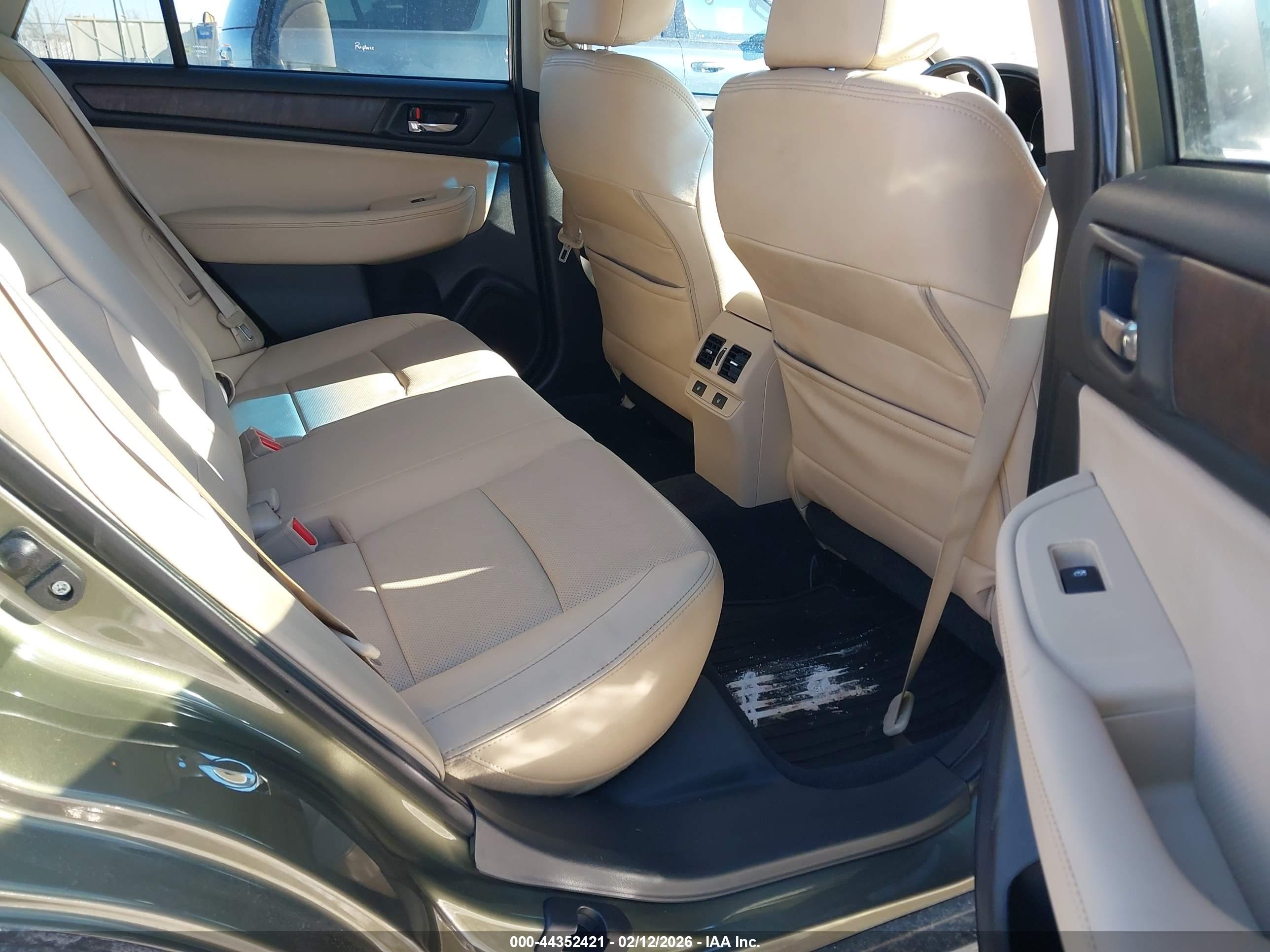 SUBARU OUTBACK image 8