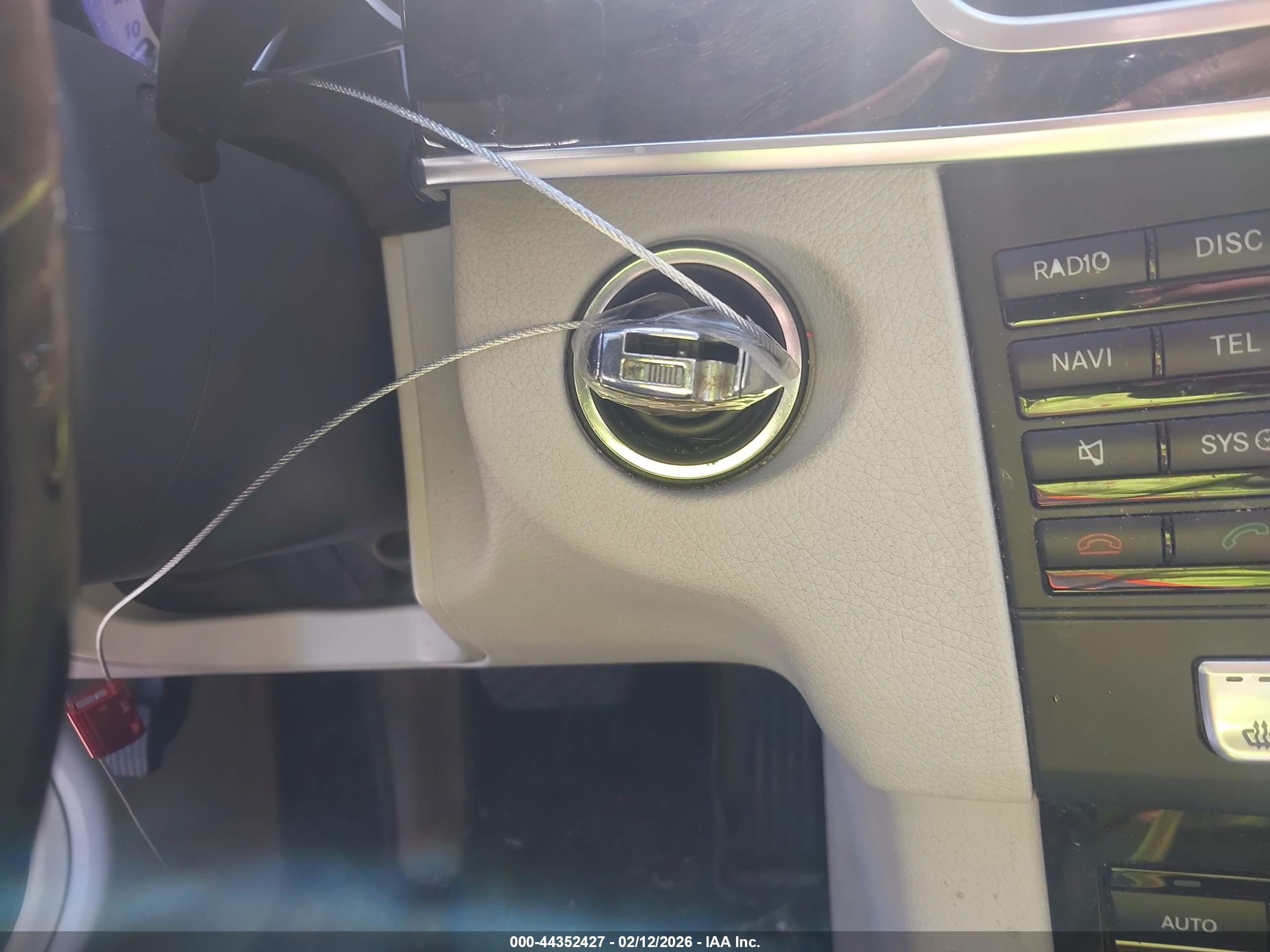 MERCEDES-BENZ E image 11