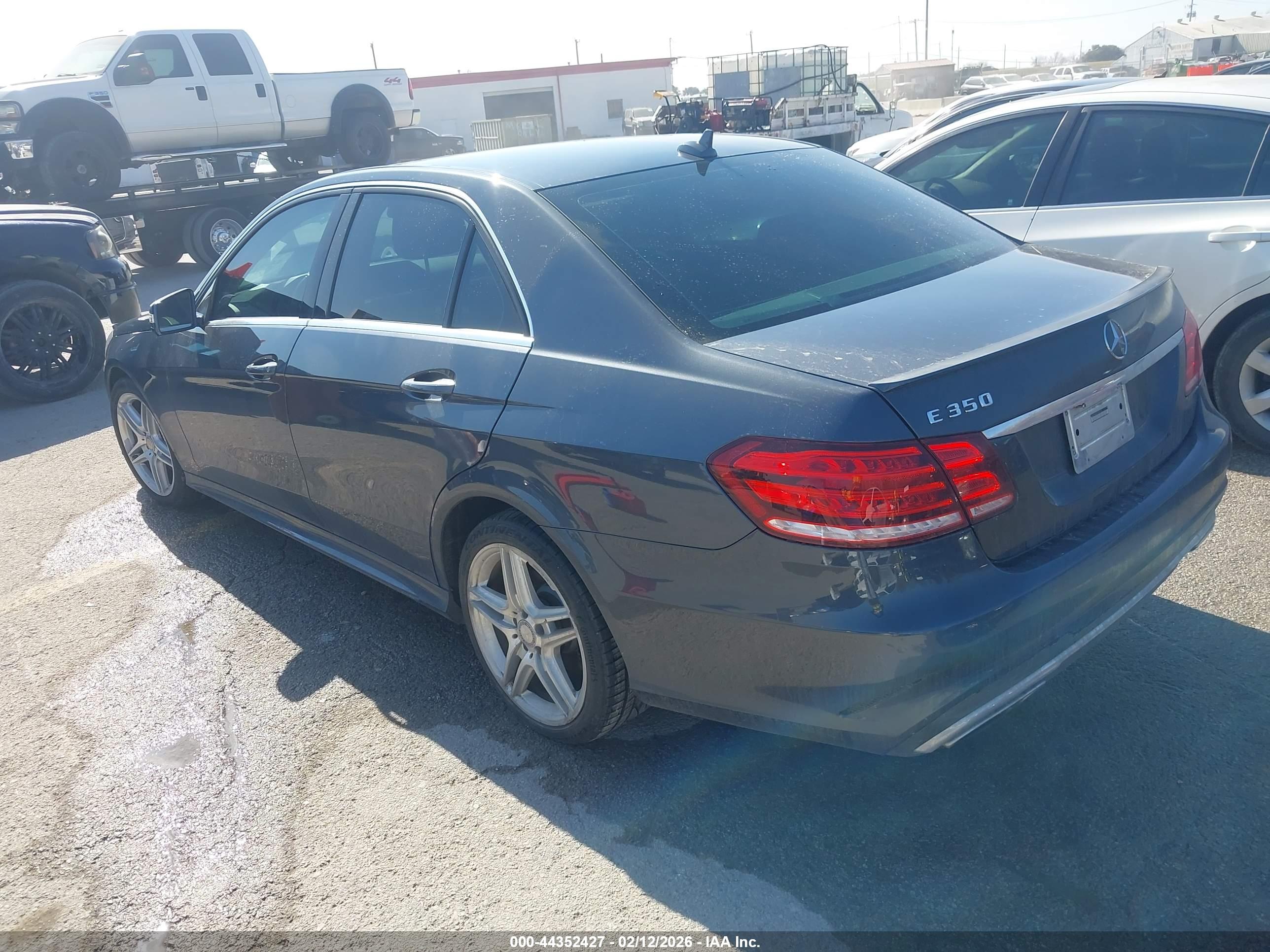 MERCEDES-BENZ E image 3