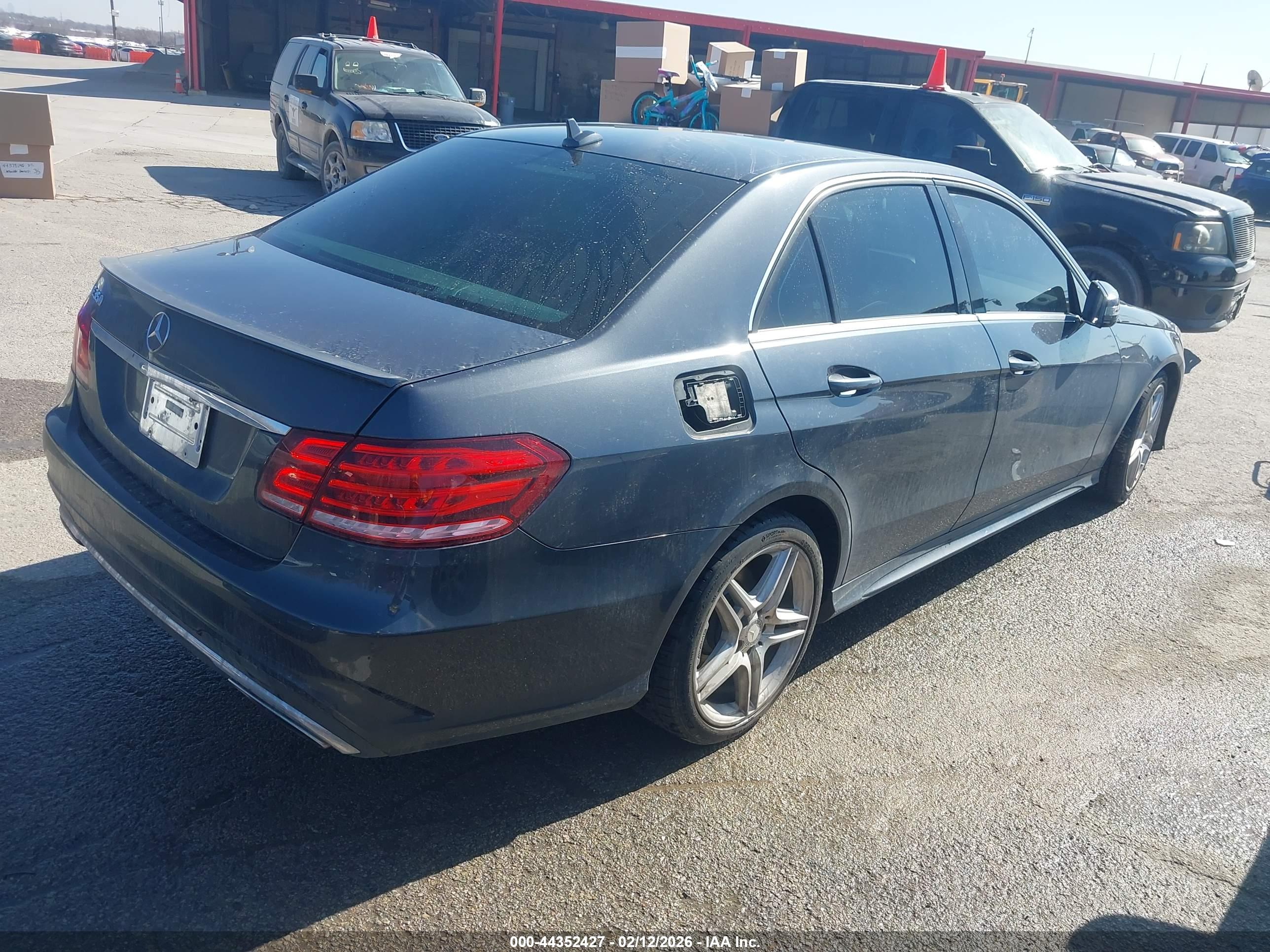 MERCEDES-BENZ E image 4