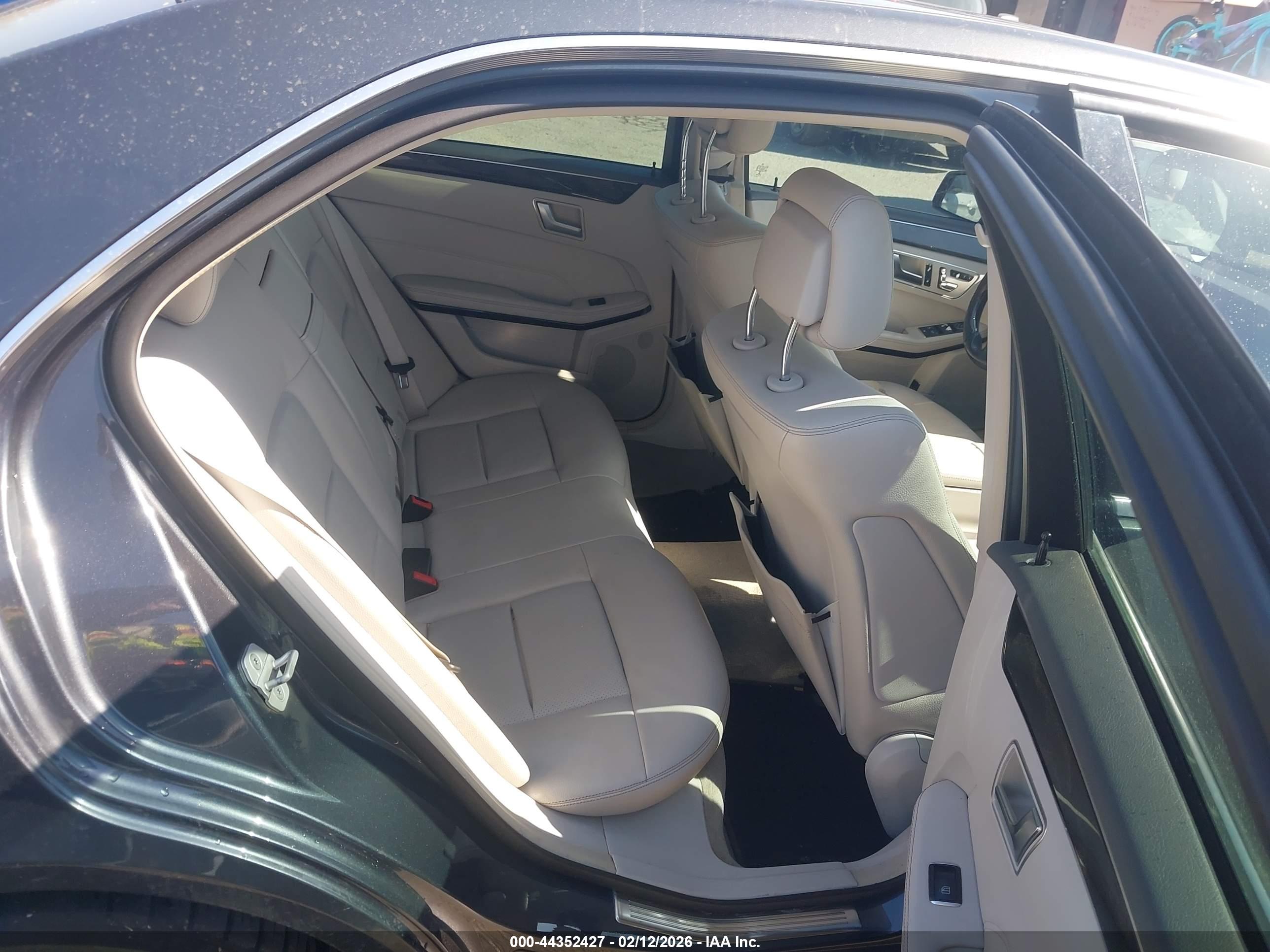 MERCEDES-BENZ E image 8