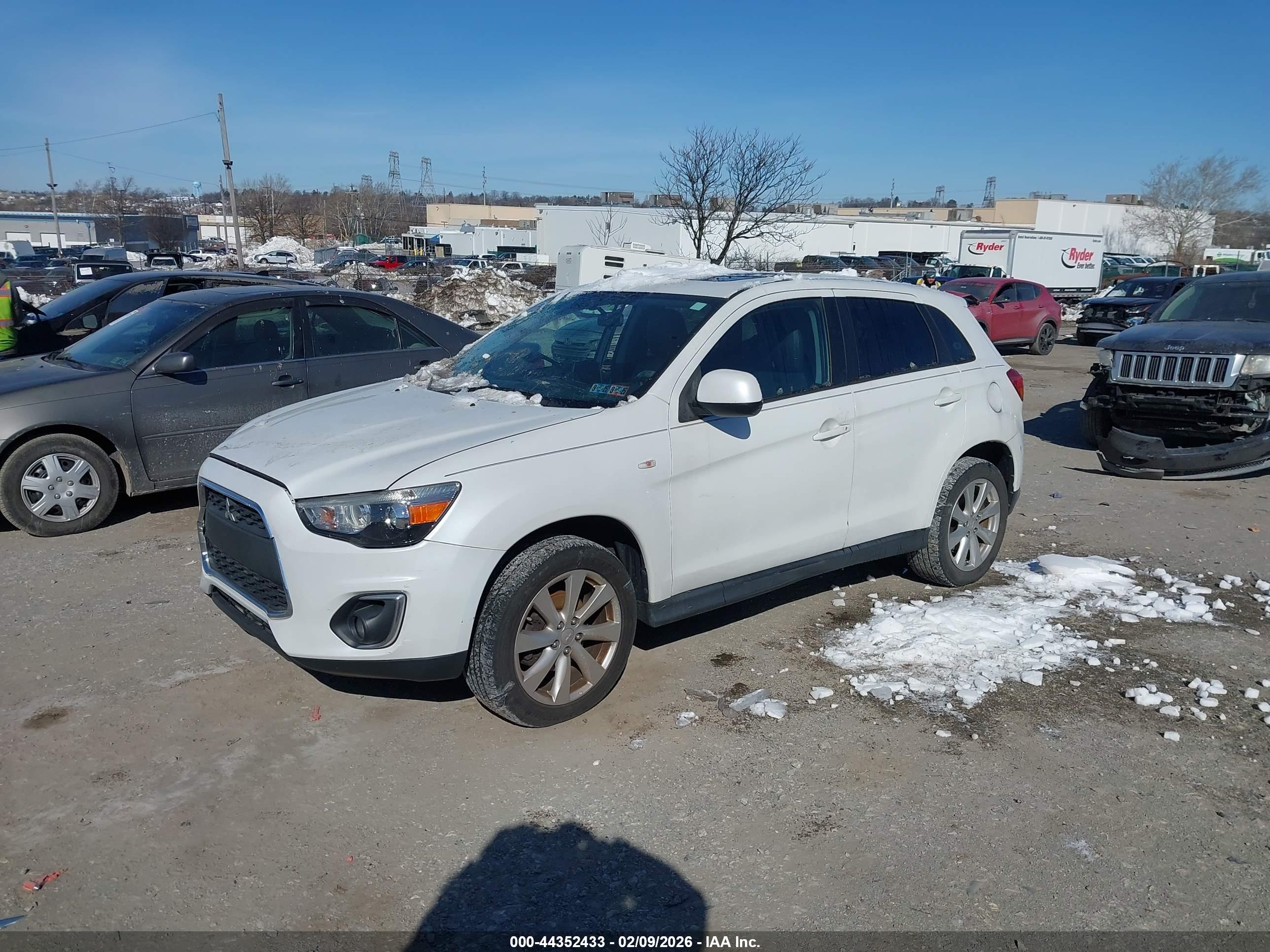 MITSUBISHI OUTLANDER image 2
