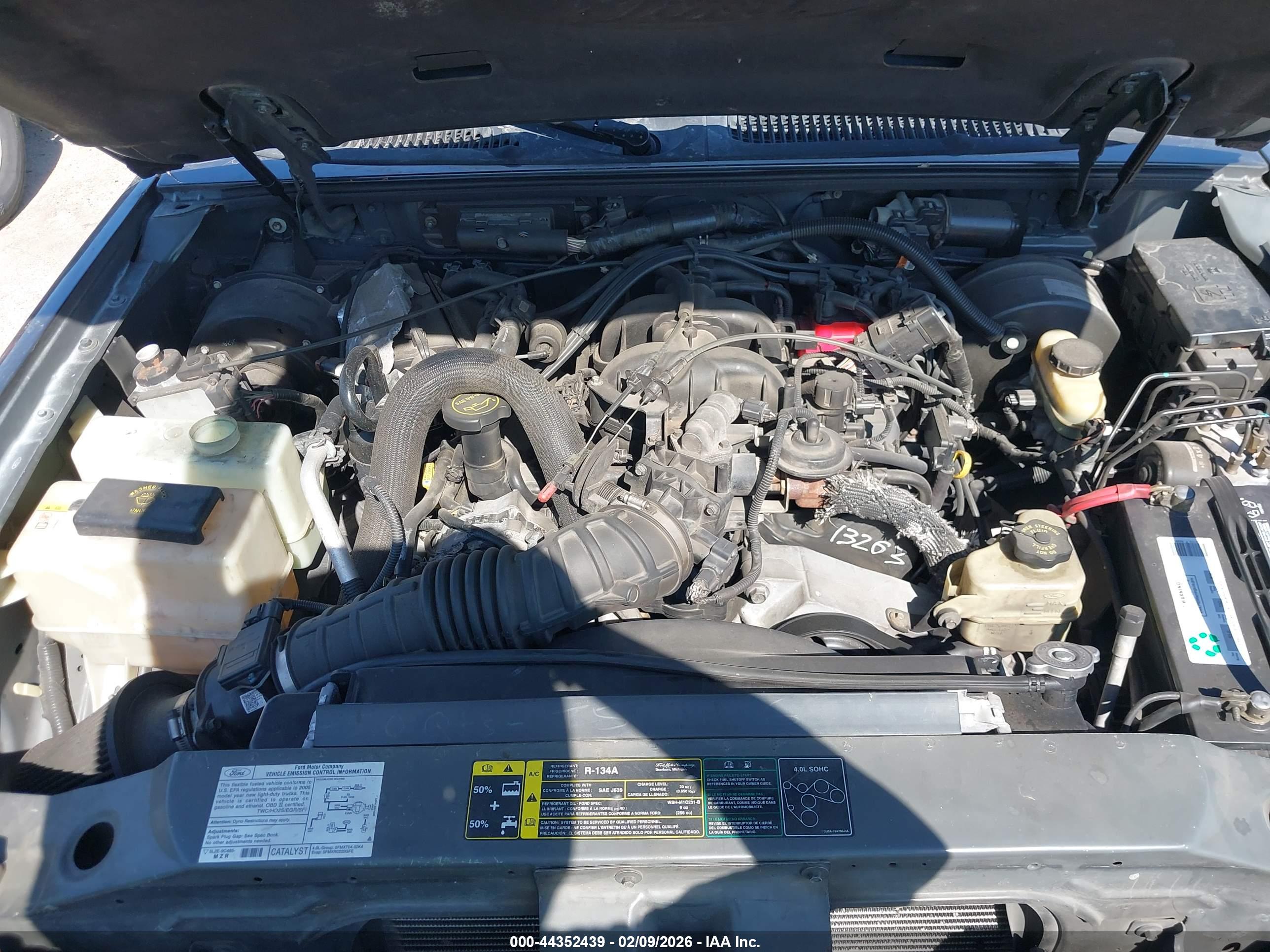 FORD EXPLORER image 10