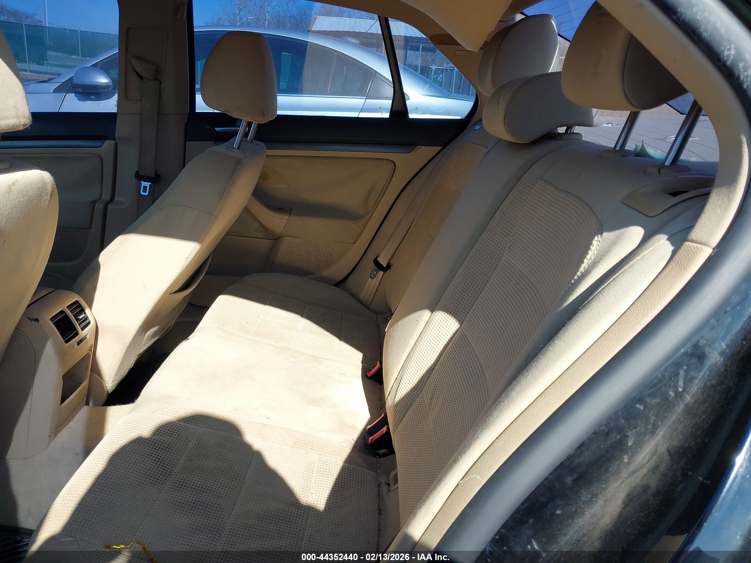 VOLKSWAGEN JETTA image 8