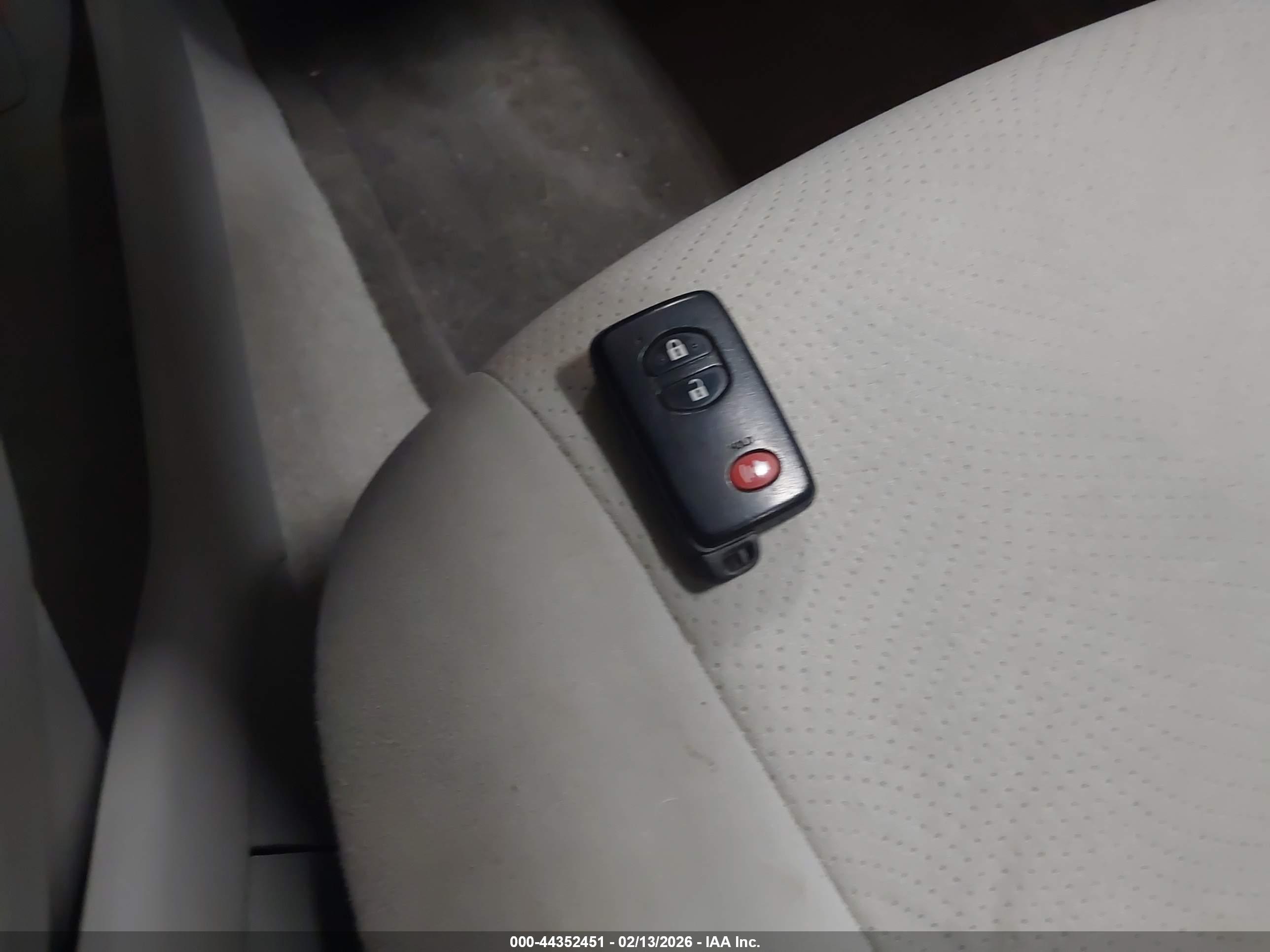 TOYOTA PRIUS image 11