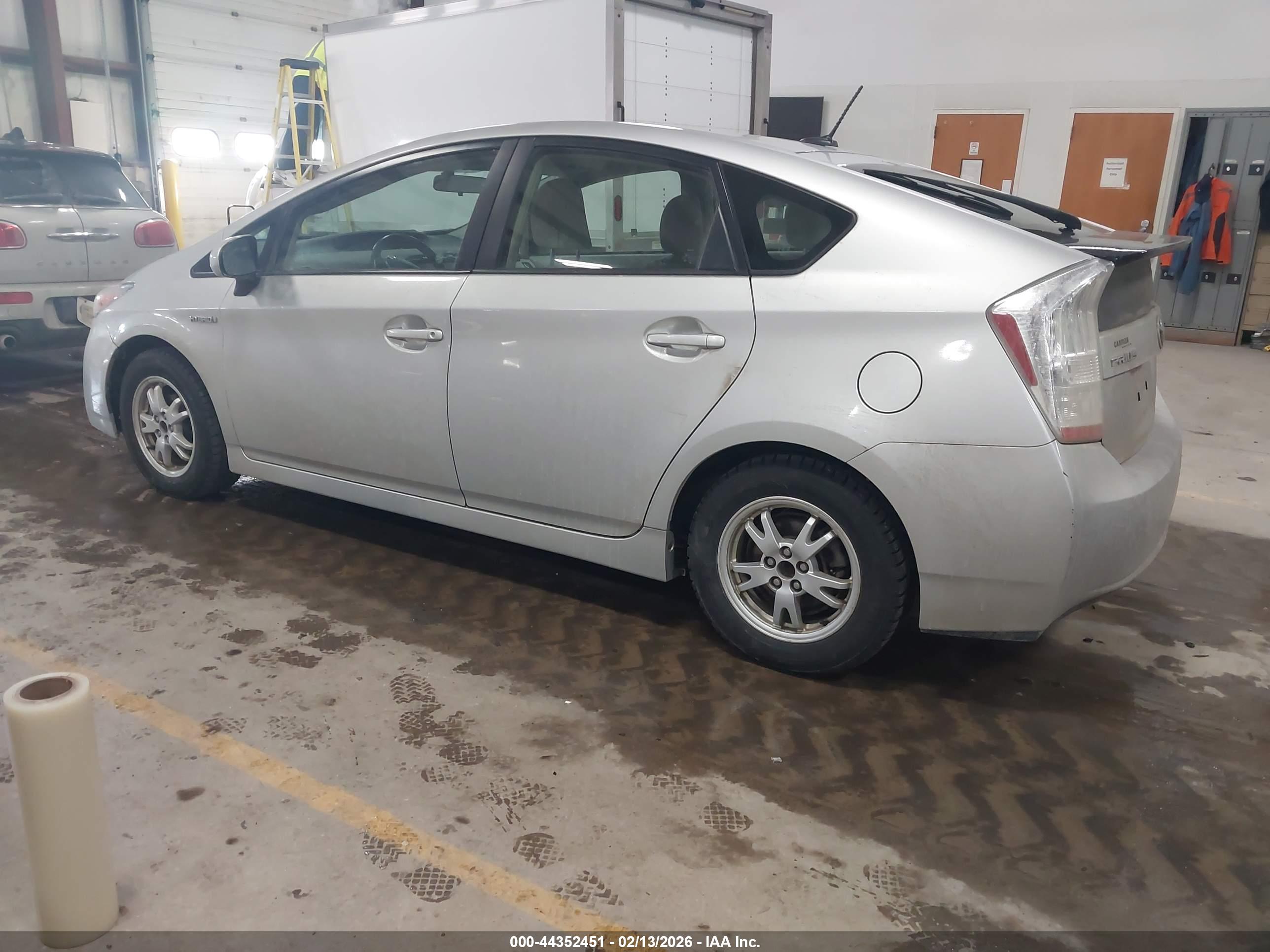 TOYOTA PRIUS image 3