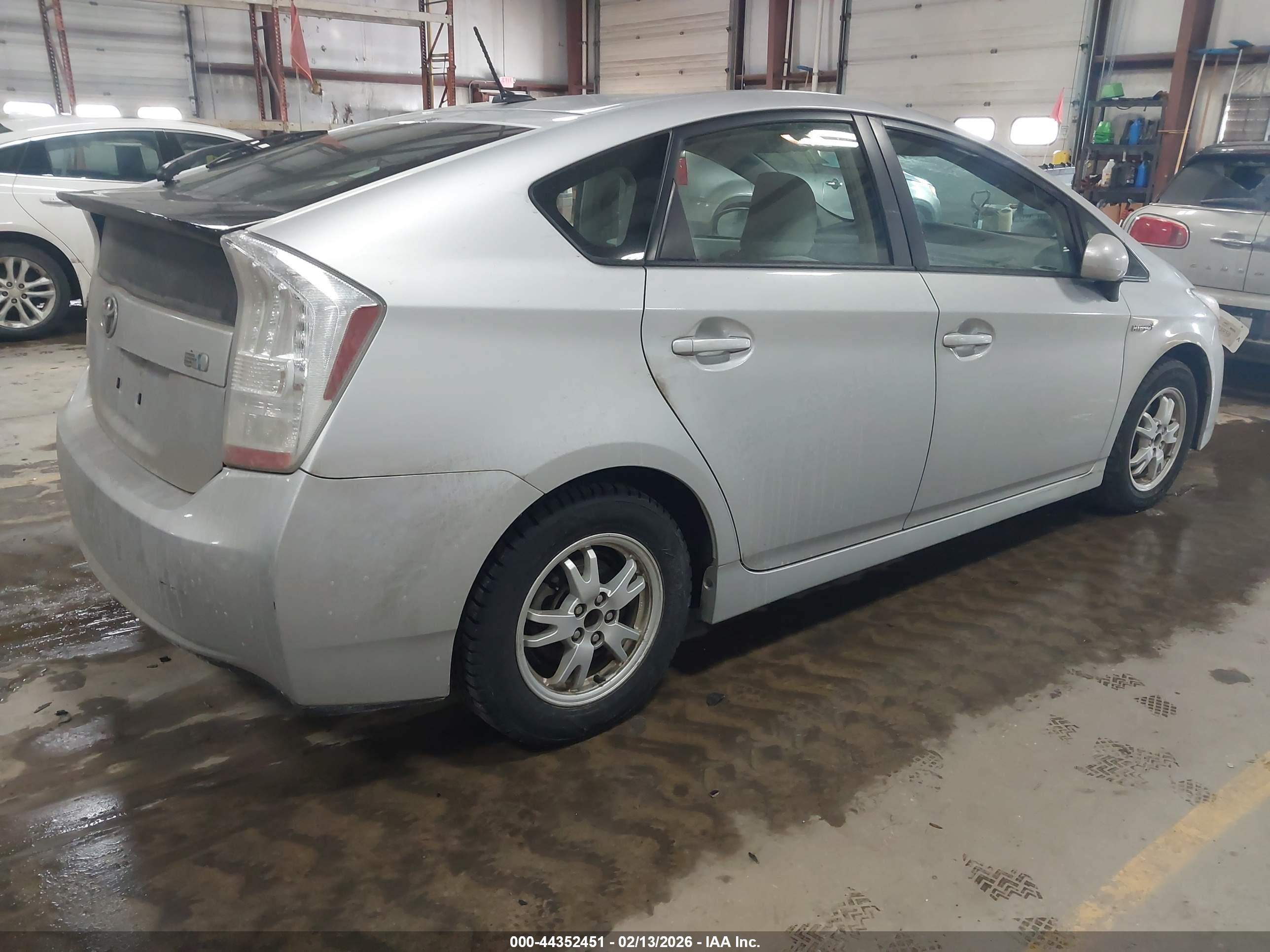 TOYOTA PRIUS image 4
