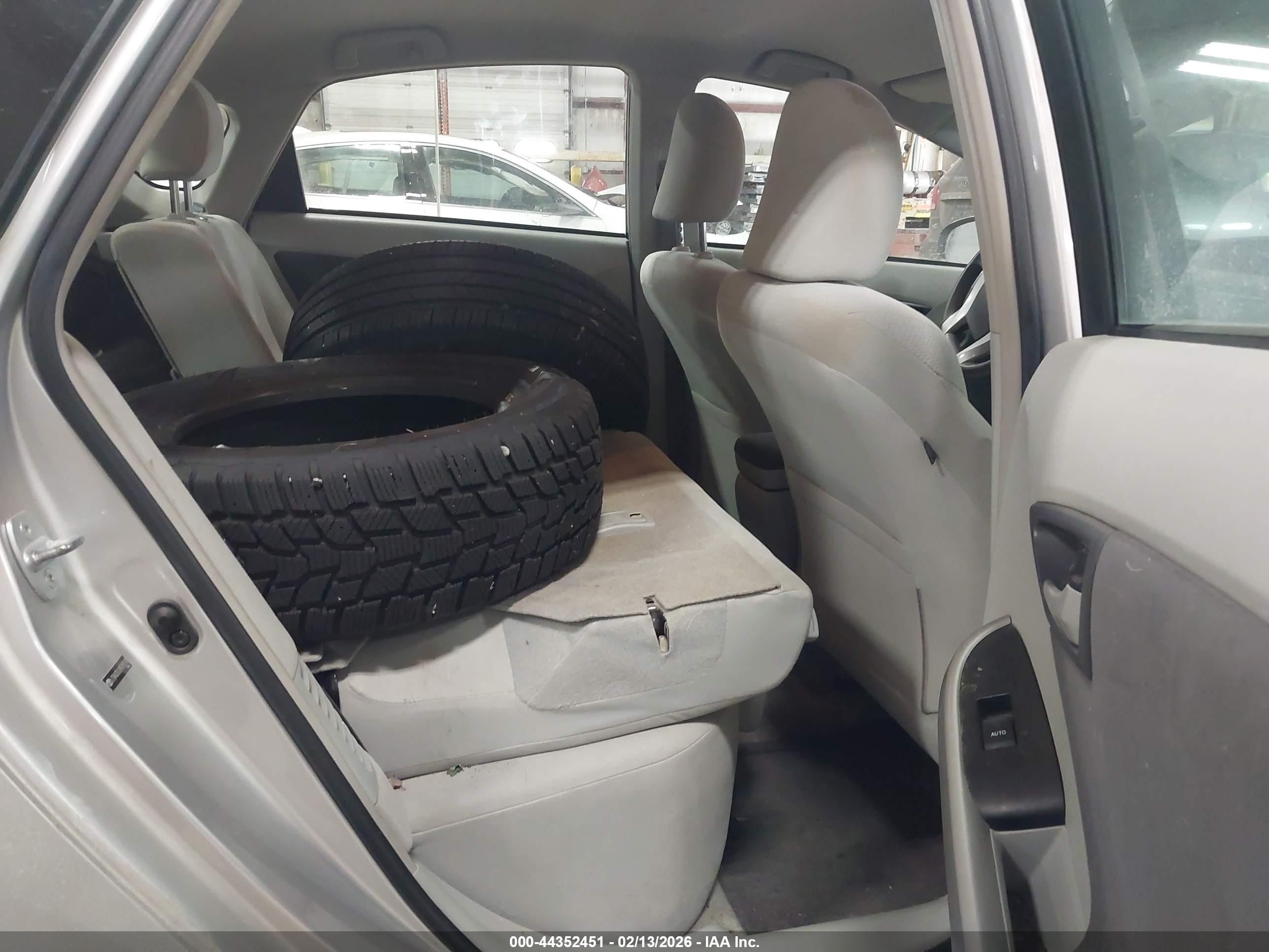 TOYOTA PRIUS image 8