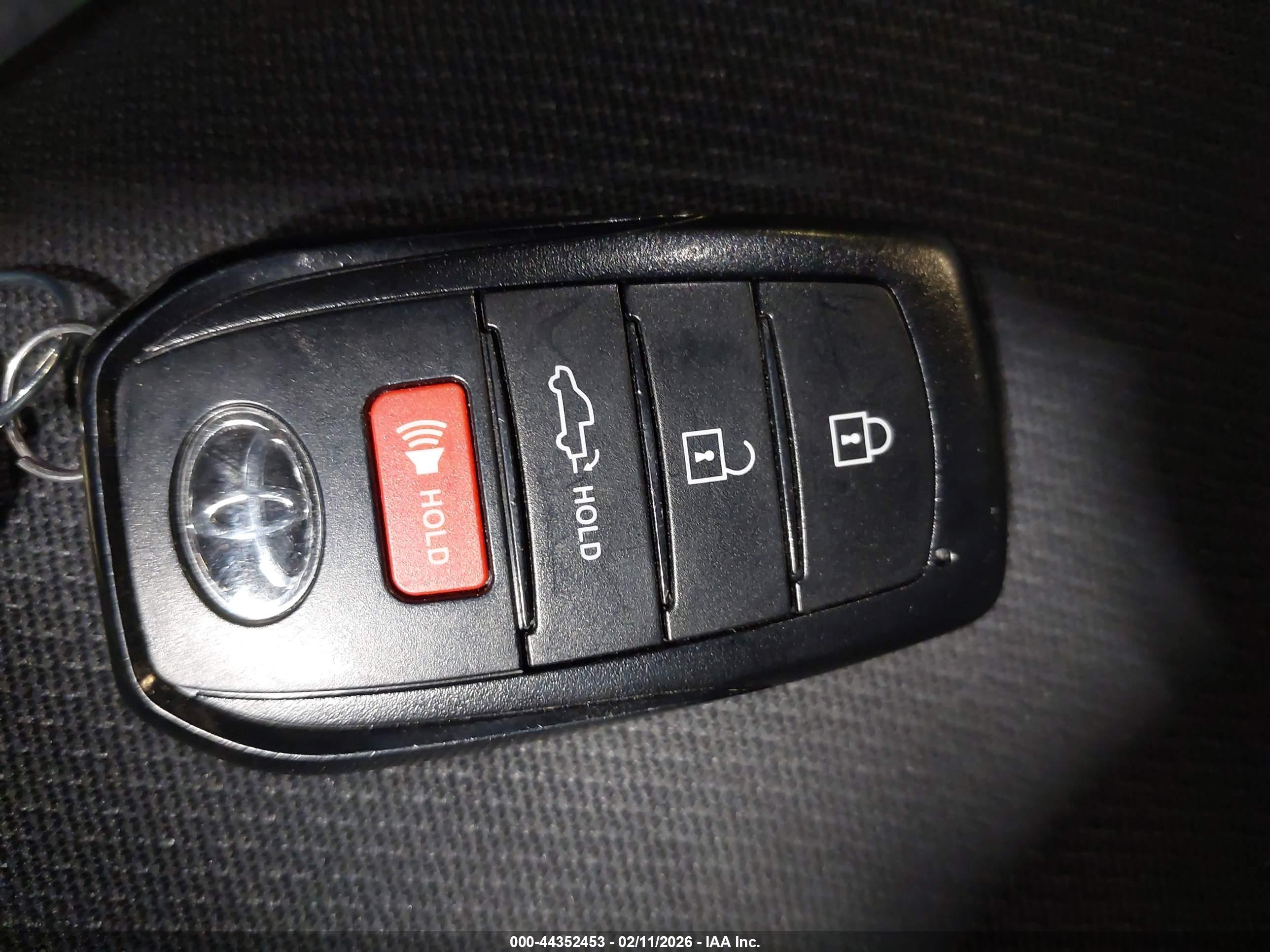 TOYOTA TUNDRA image 11