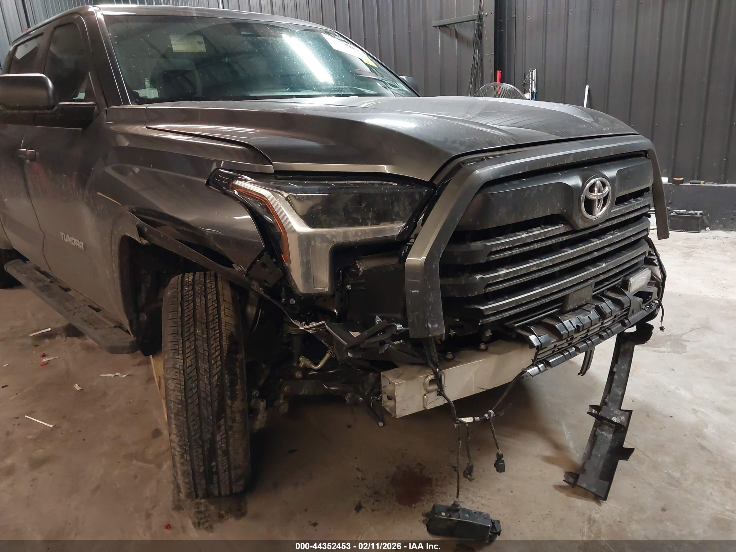 TOYOTA TUNDRA image 6