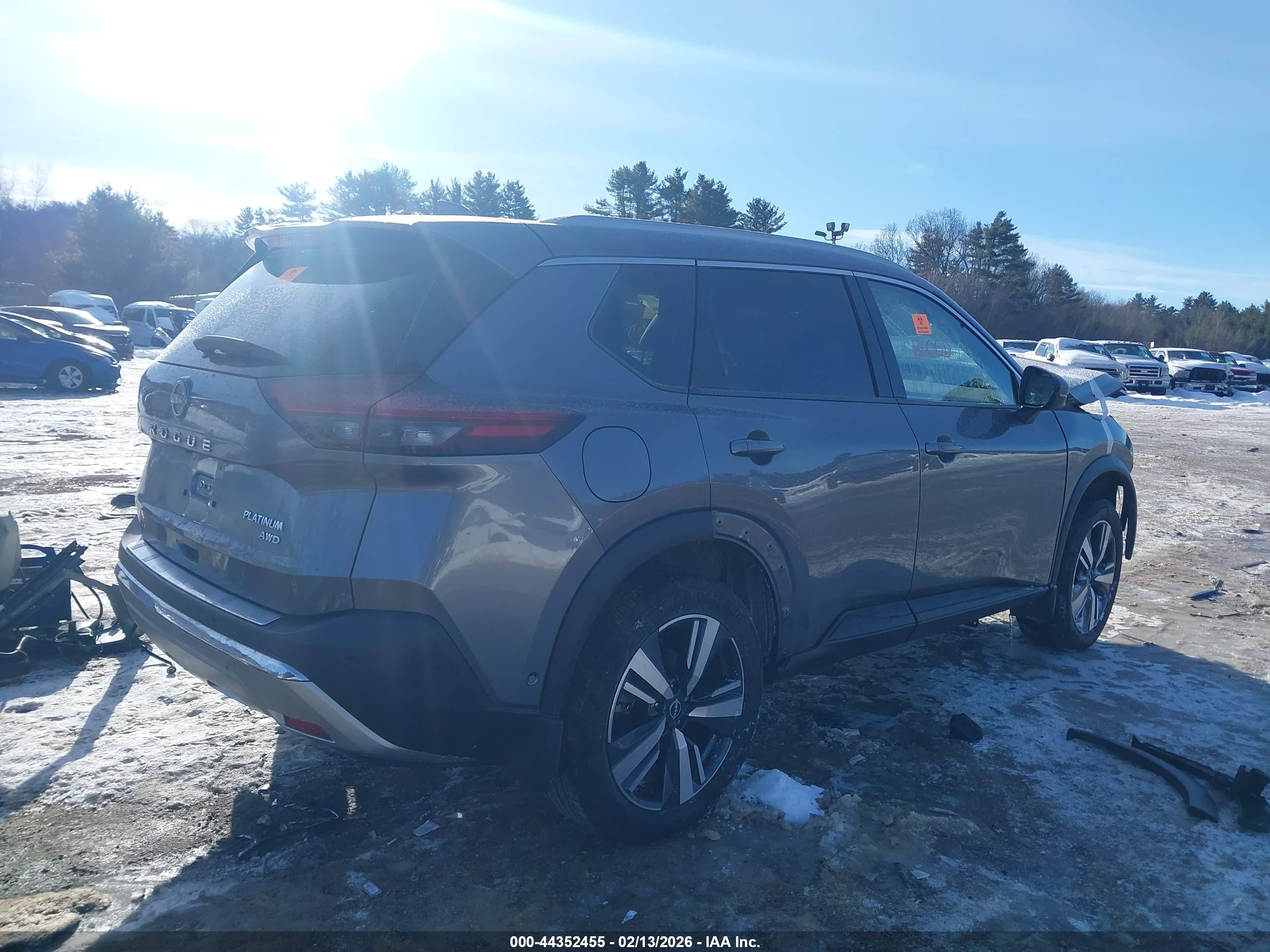 NISSAN ROGUE image 4