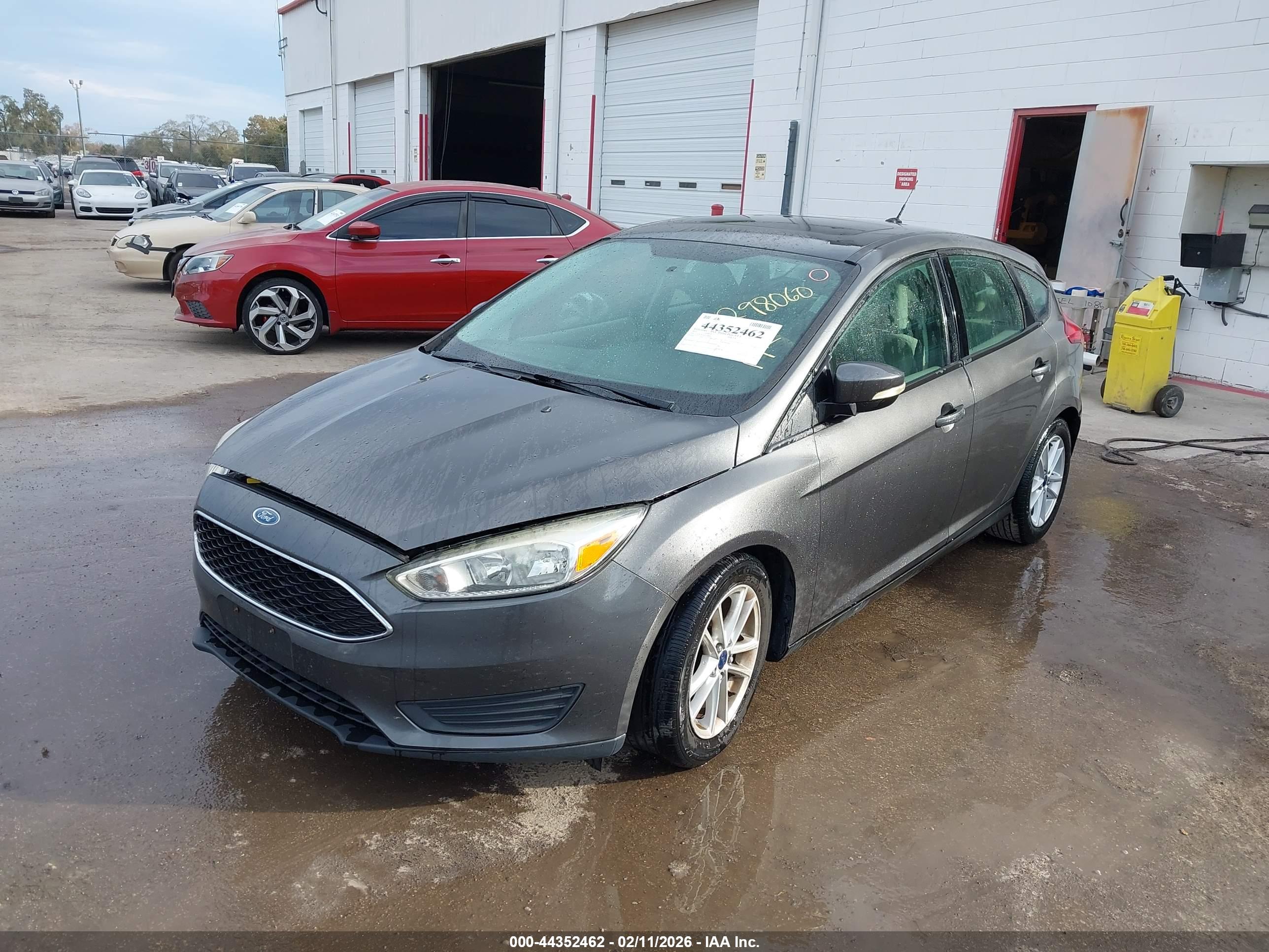 FORD FOCUS image 2