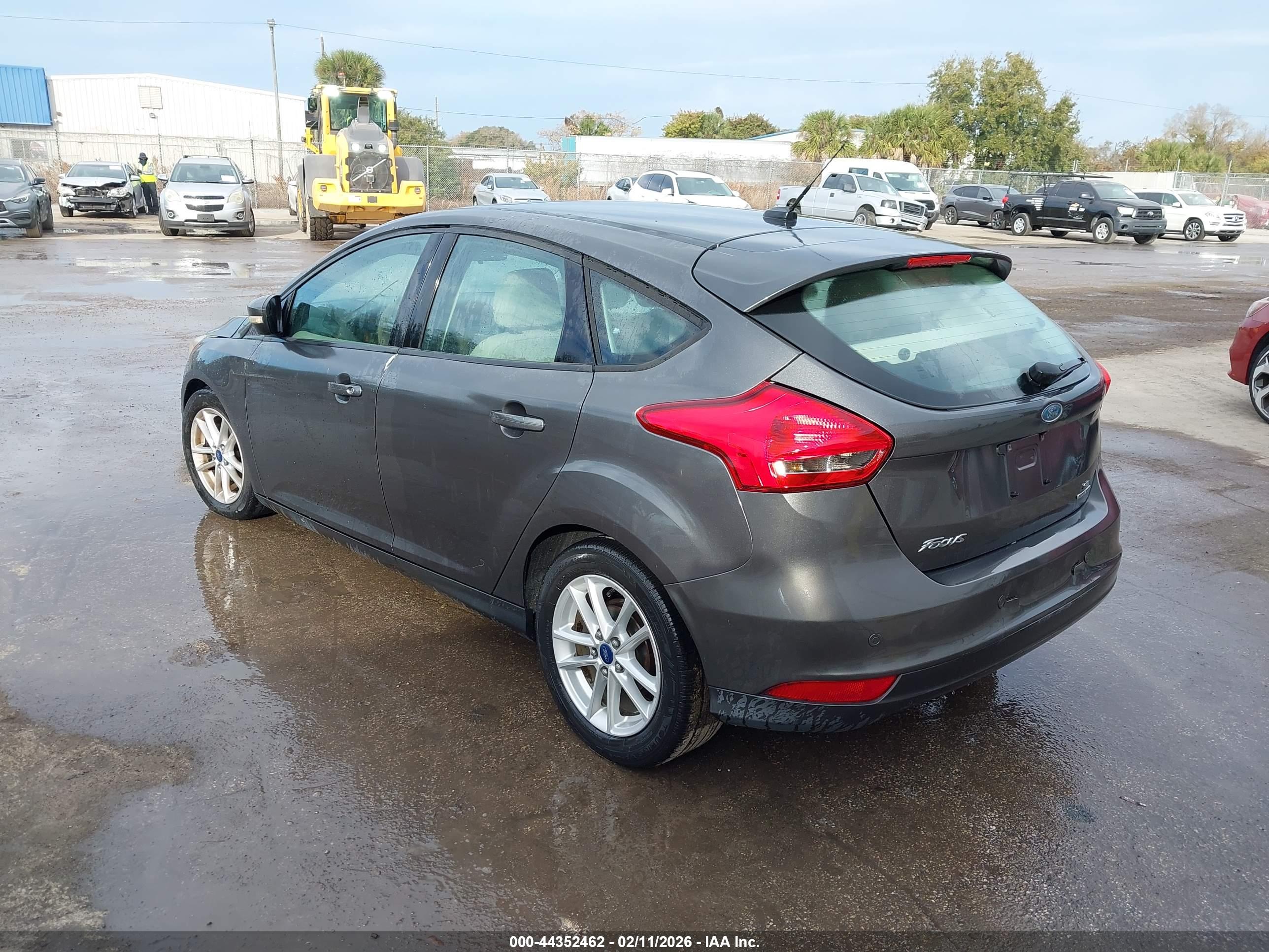FORD FOCUS image 3