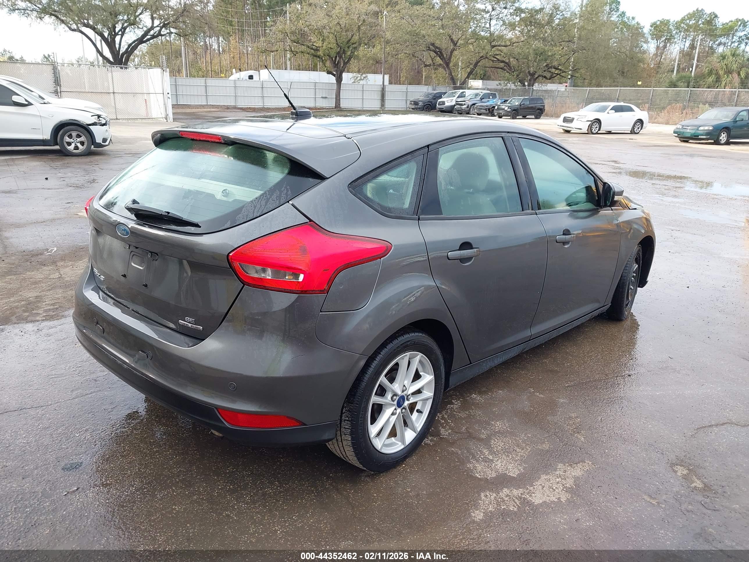 FORD FOCUS image 4
