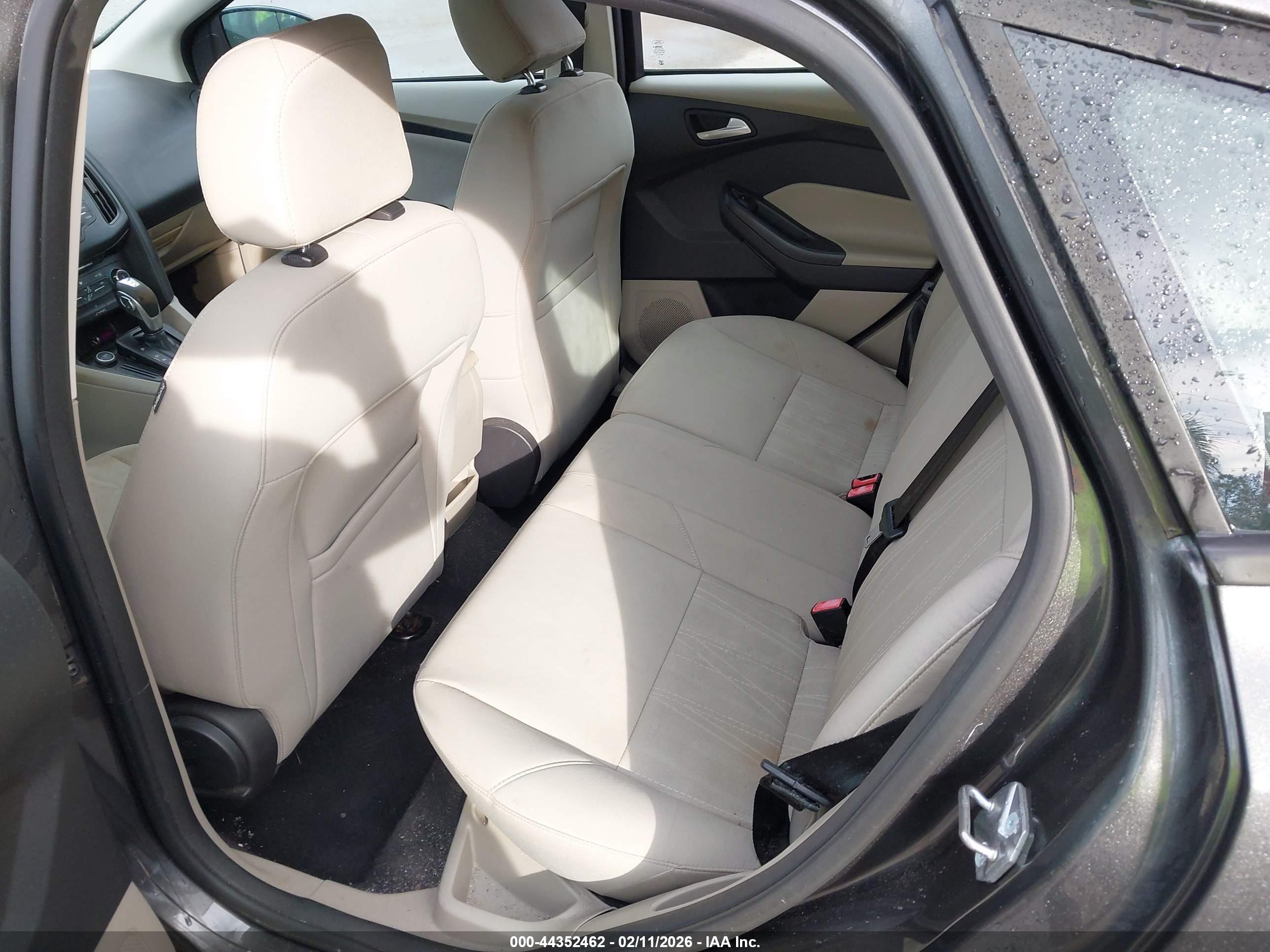 FORD FOCUS image 8