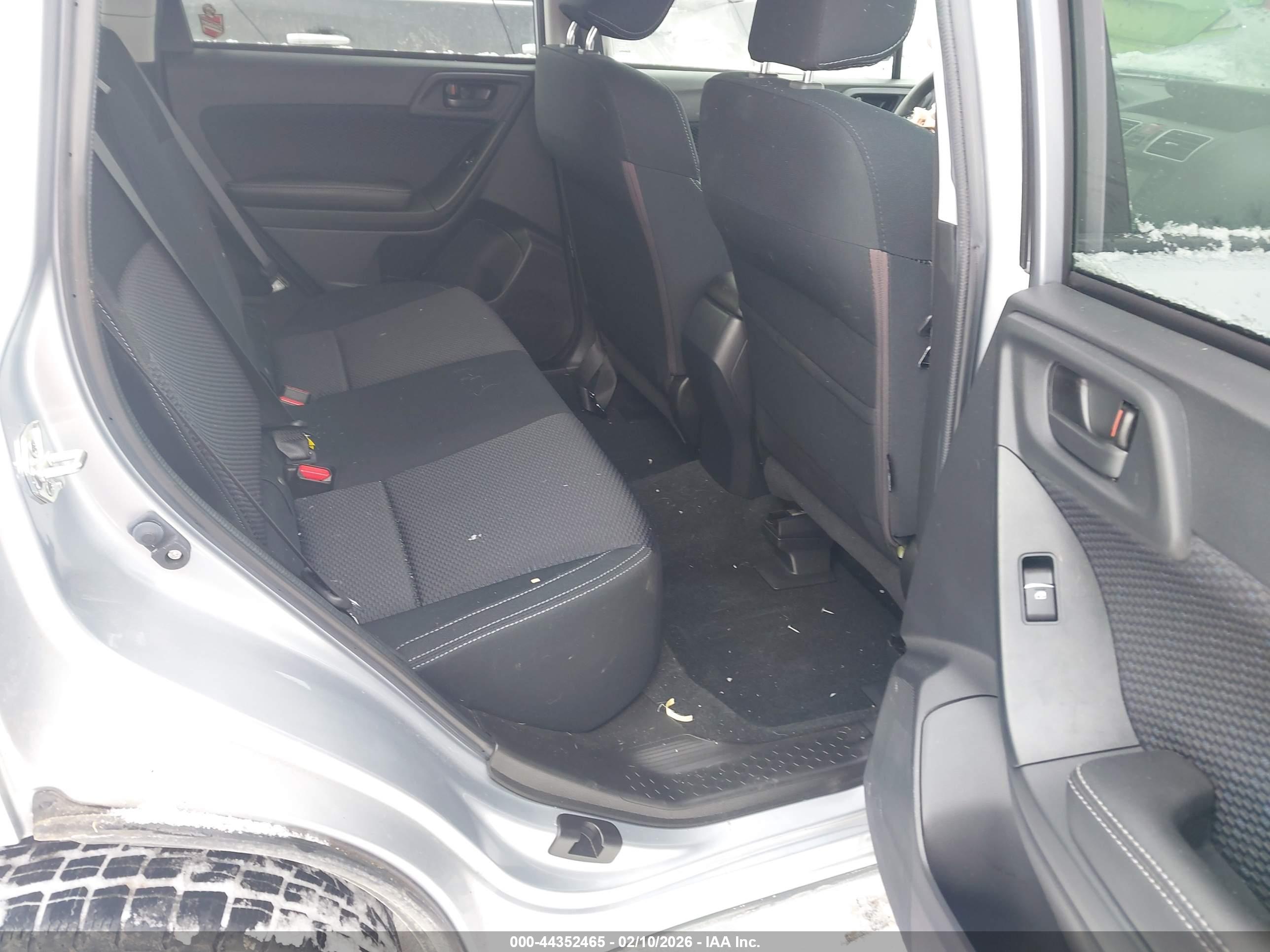 SUBARU FORESTER image 8