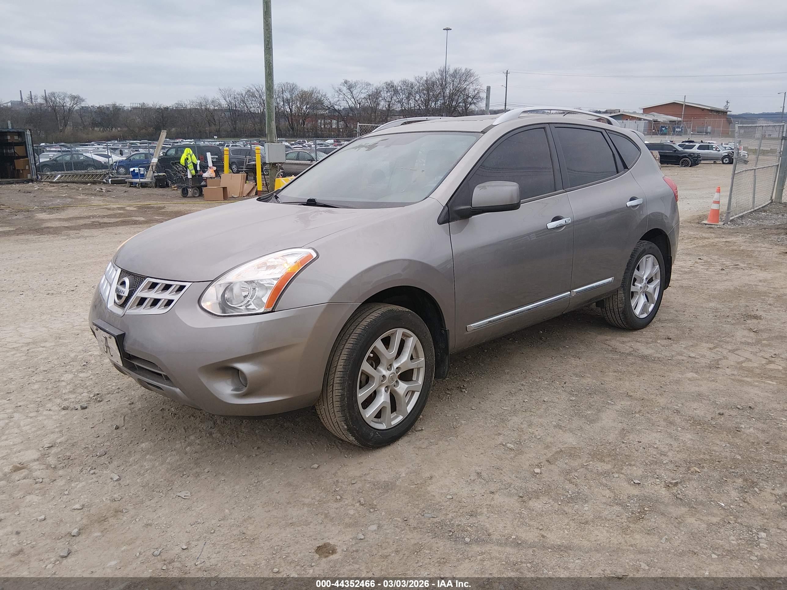 NISSAN ROGUE image 2