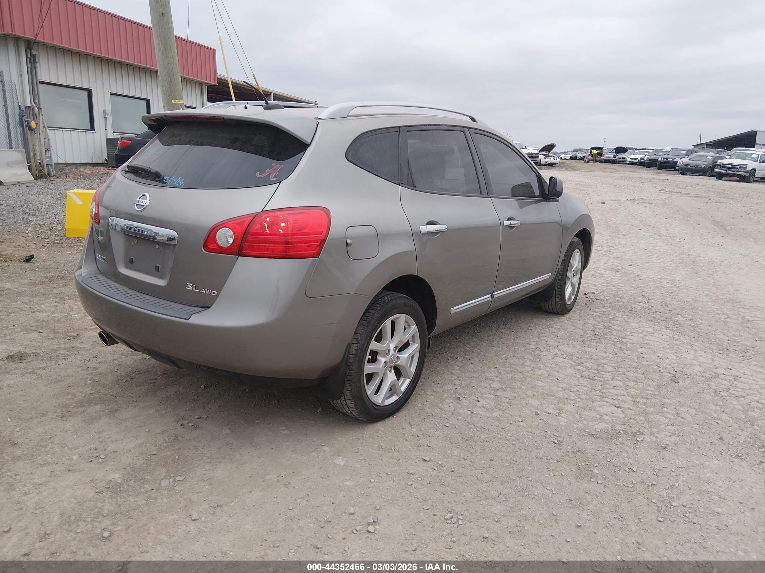 NISSAN ROGUE image 4