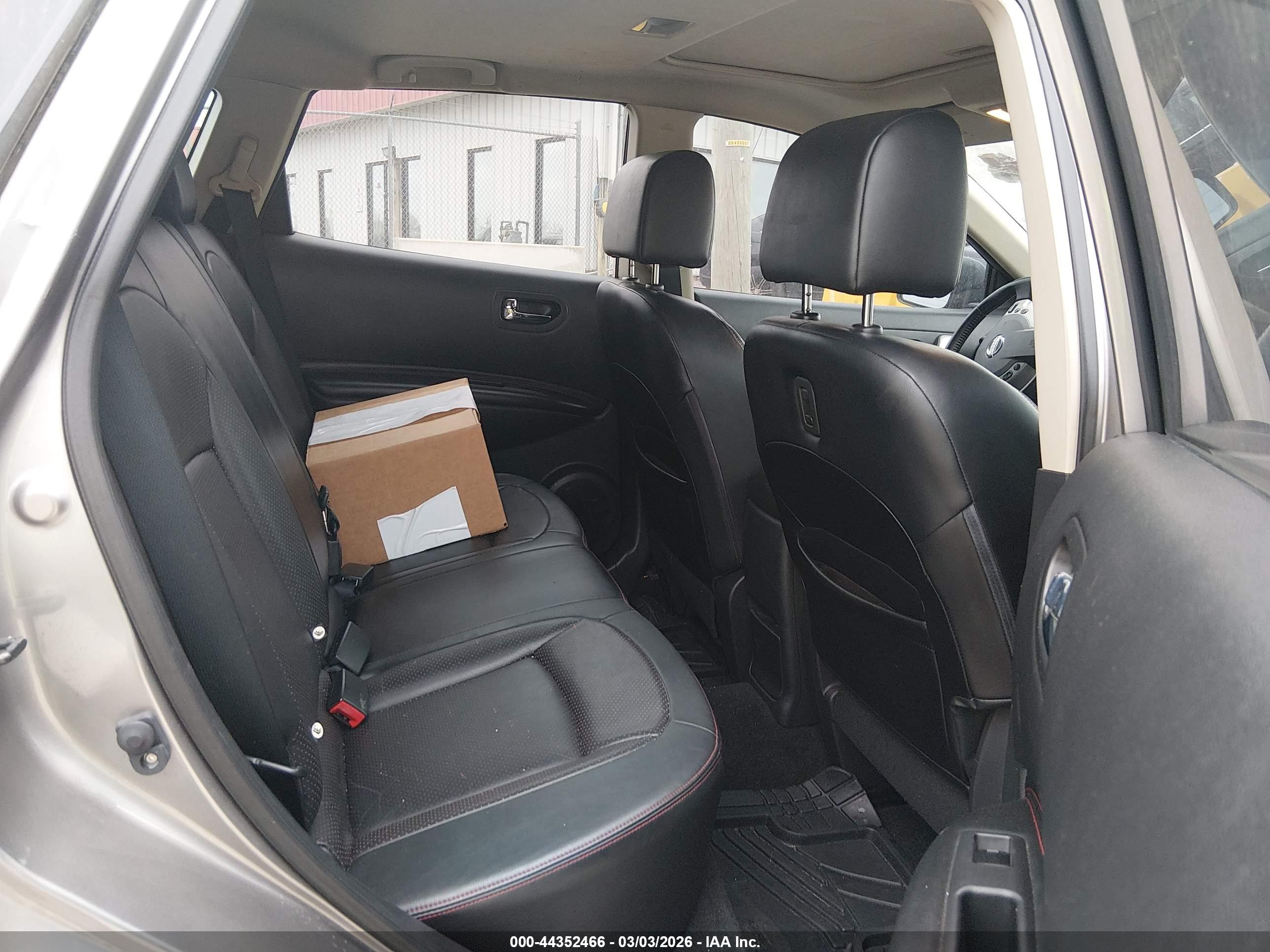 NISSAN ROGUE image 8