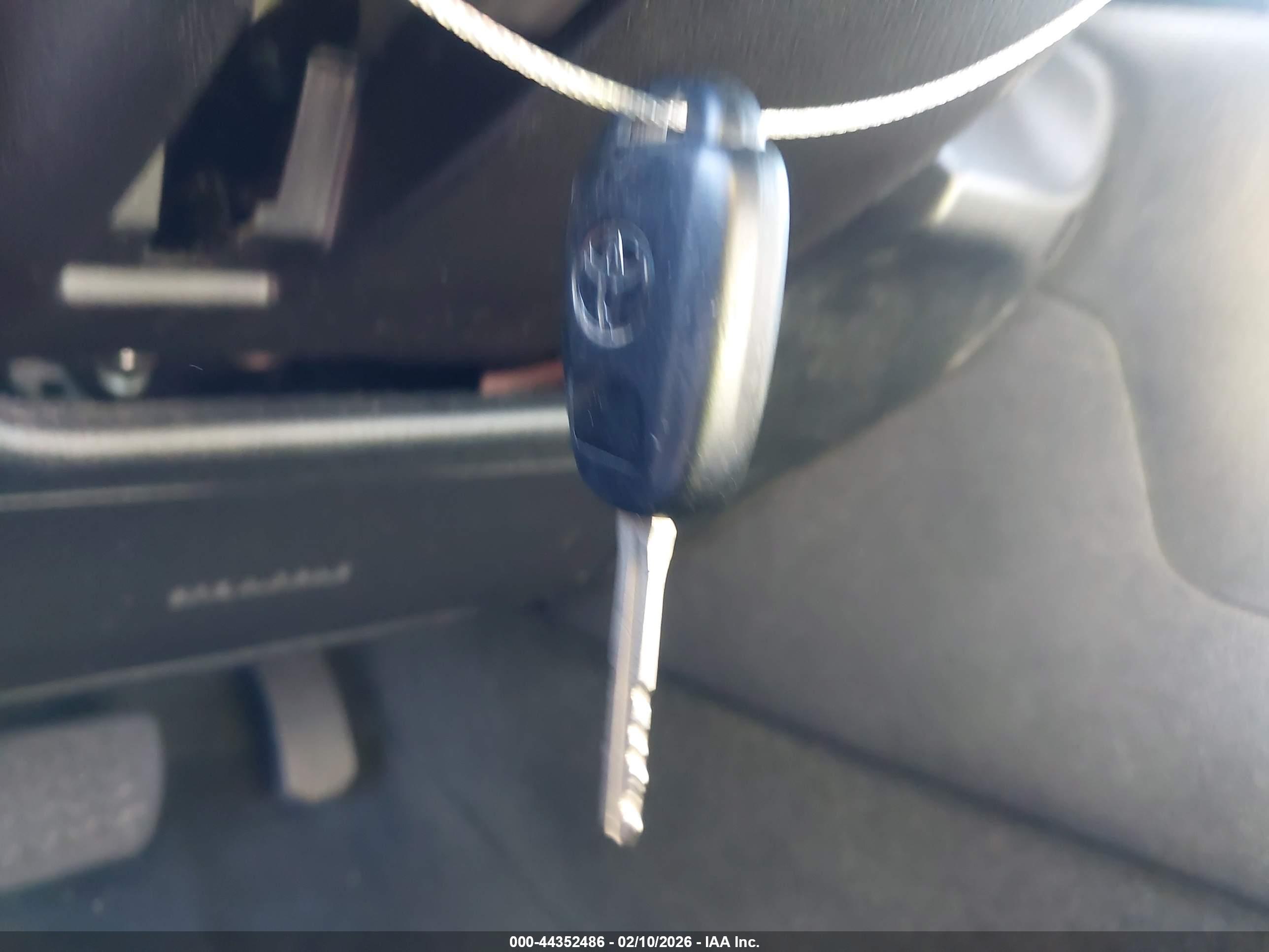TOYOTA CAMRY image 11