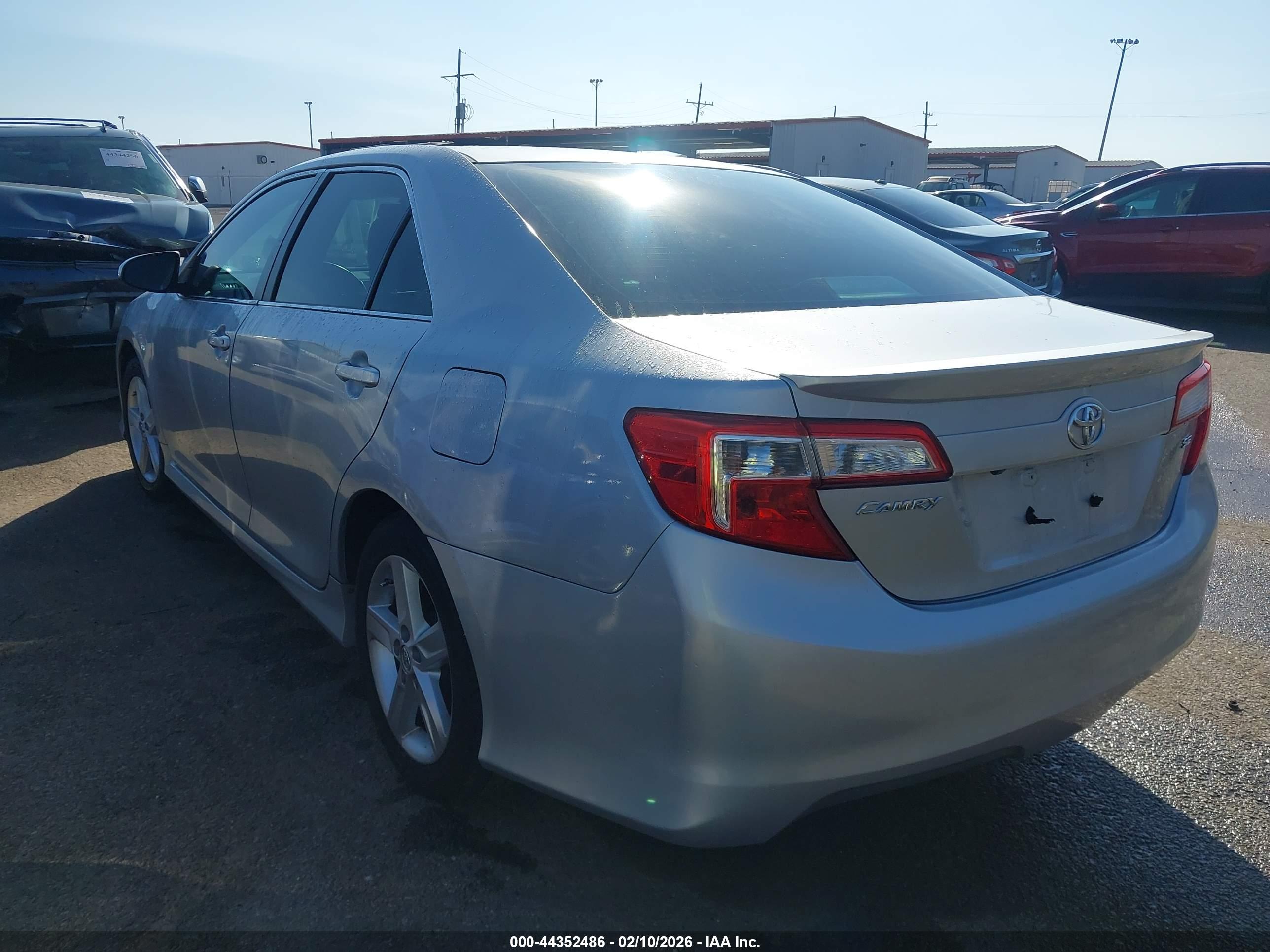 TOYOTA CAMRY image 3