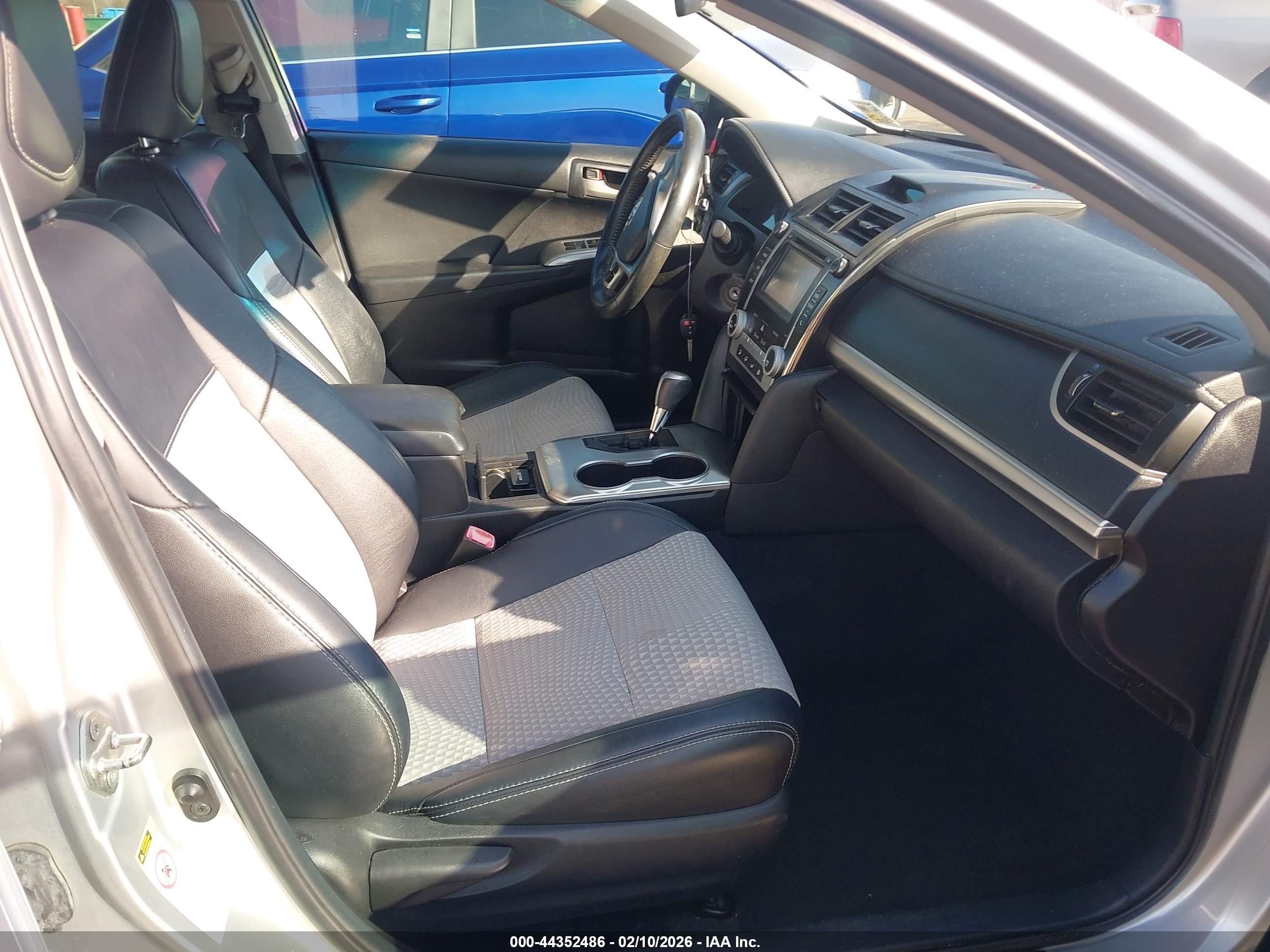 TOYOTA CAMRY image 5