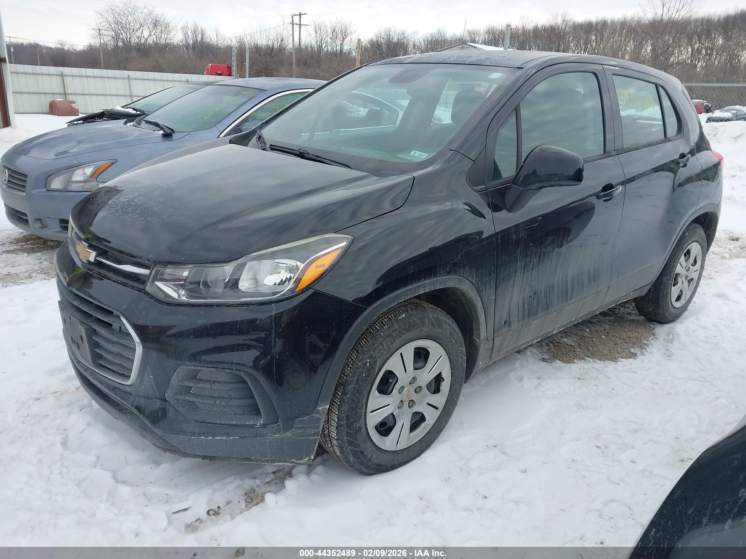 CHEVROLET TRAX image 2