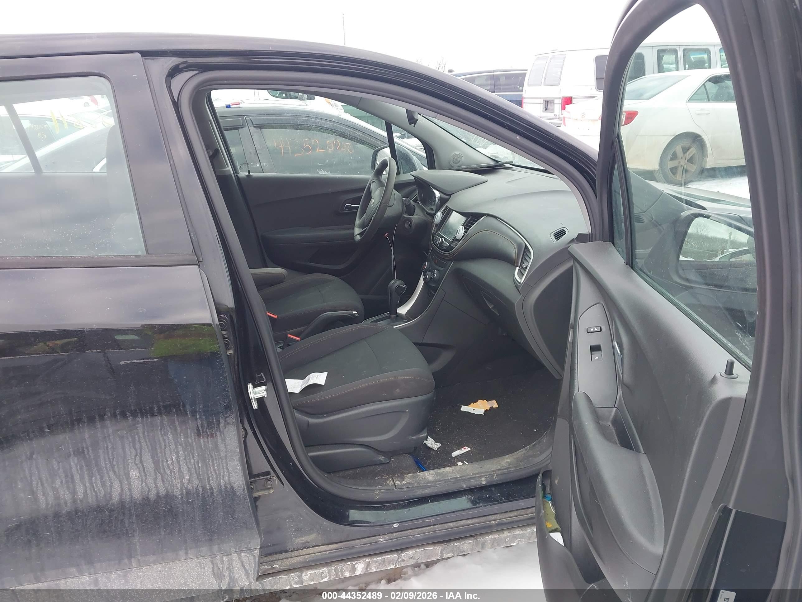 CHEVROLET TRAX image 5