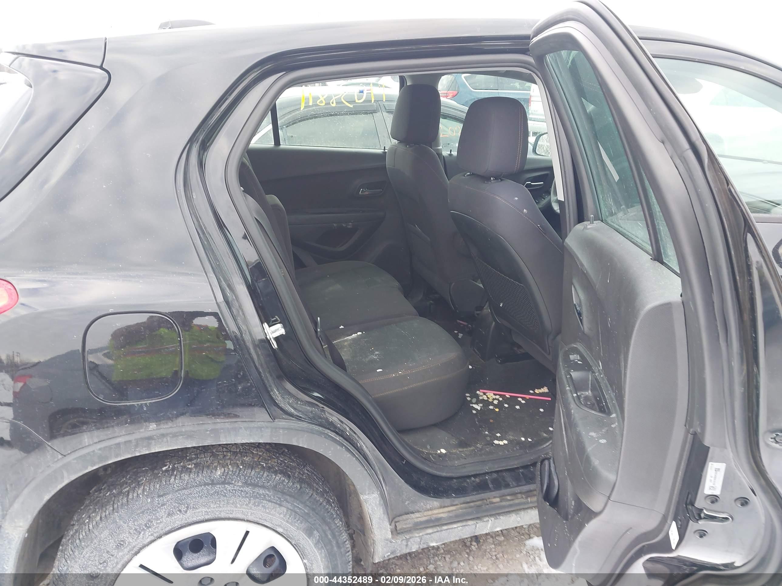 CHEVROLET TRAX image 8