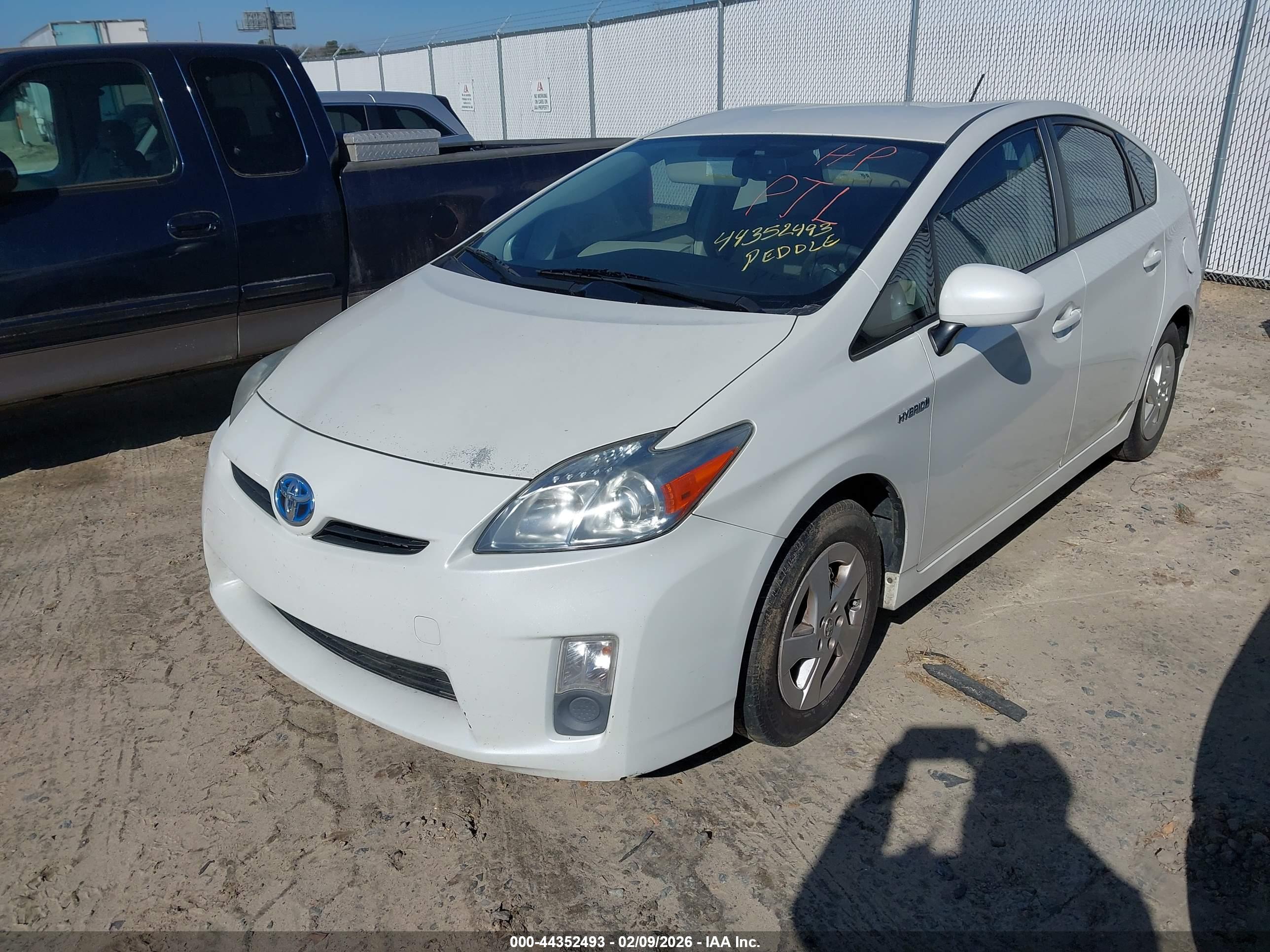 TOYOTA PRIUS image 2