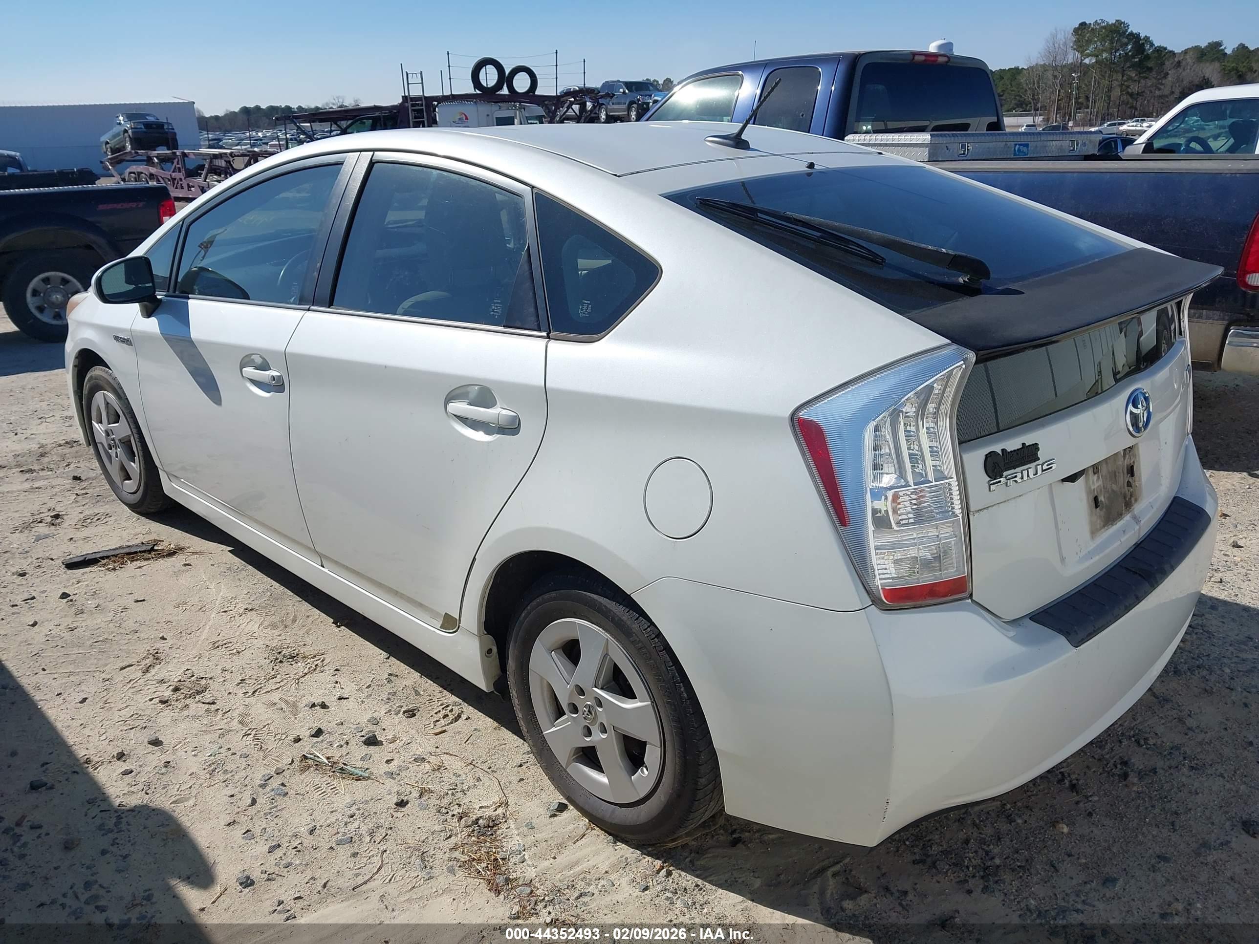 TOYOTA PRIUS image 3